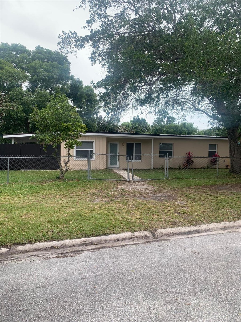 Photo of 352 Johnston Street, Fort Pierce, FL 34982 (MLS # R10972253)