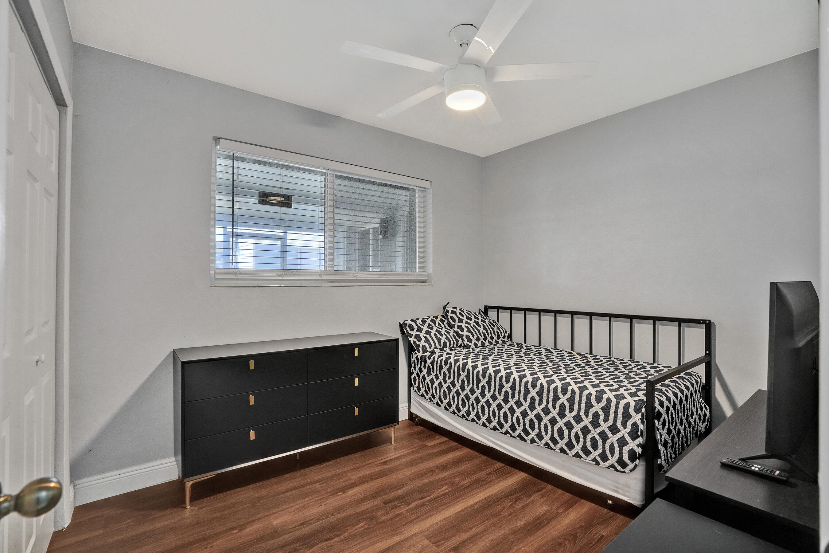 BELL GDNS REPLAT - Residential