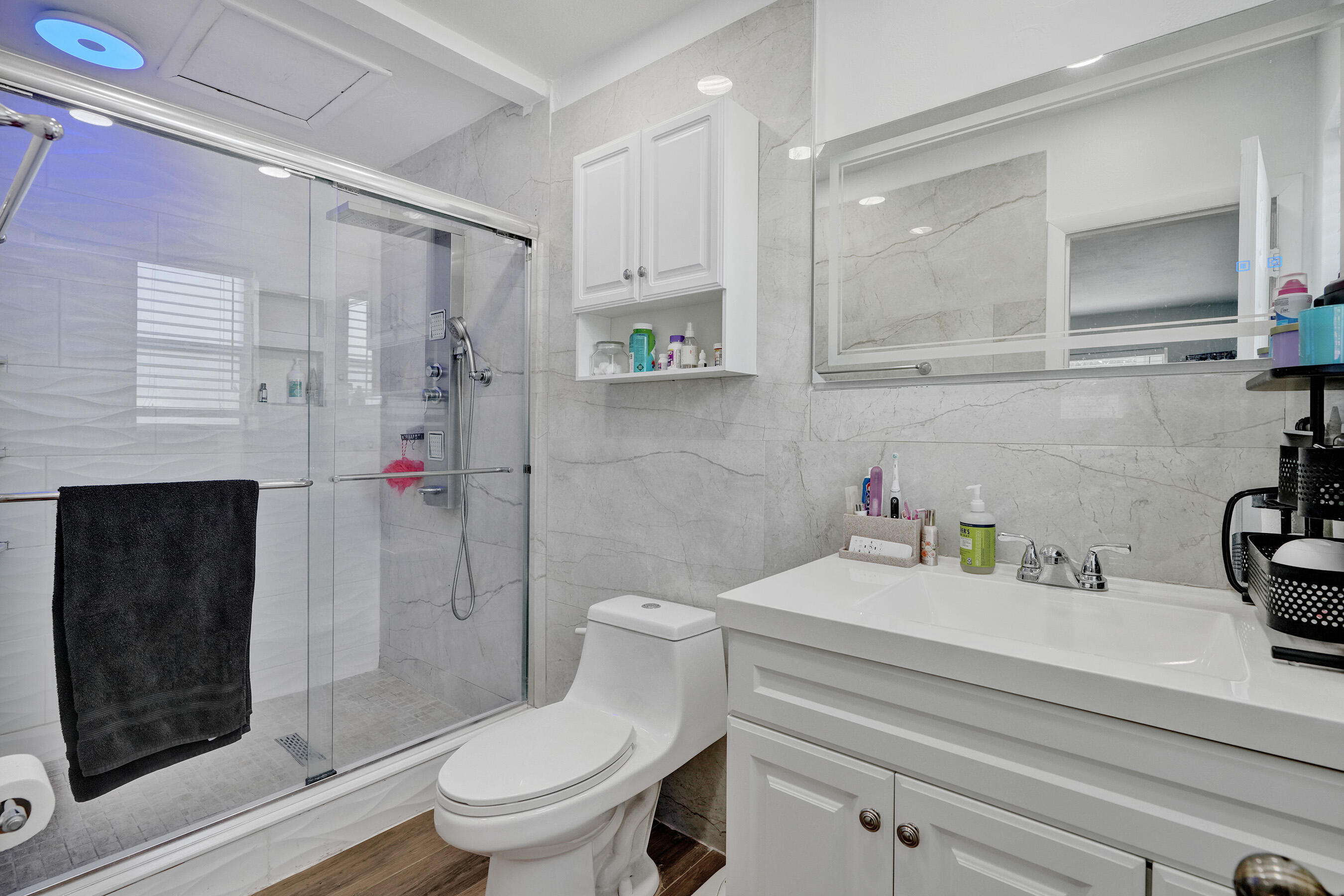 BELL GDNS REPLAT - Residential