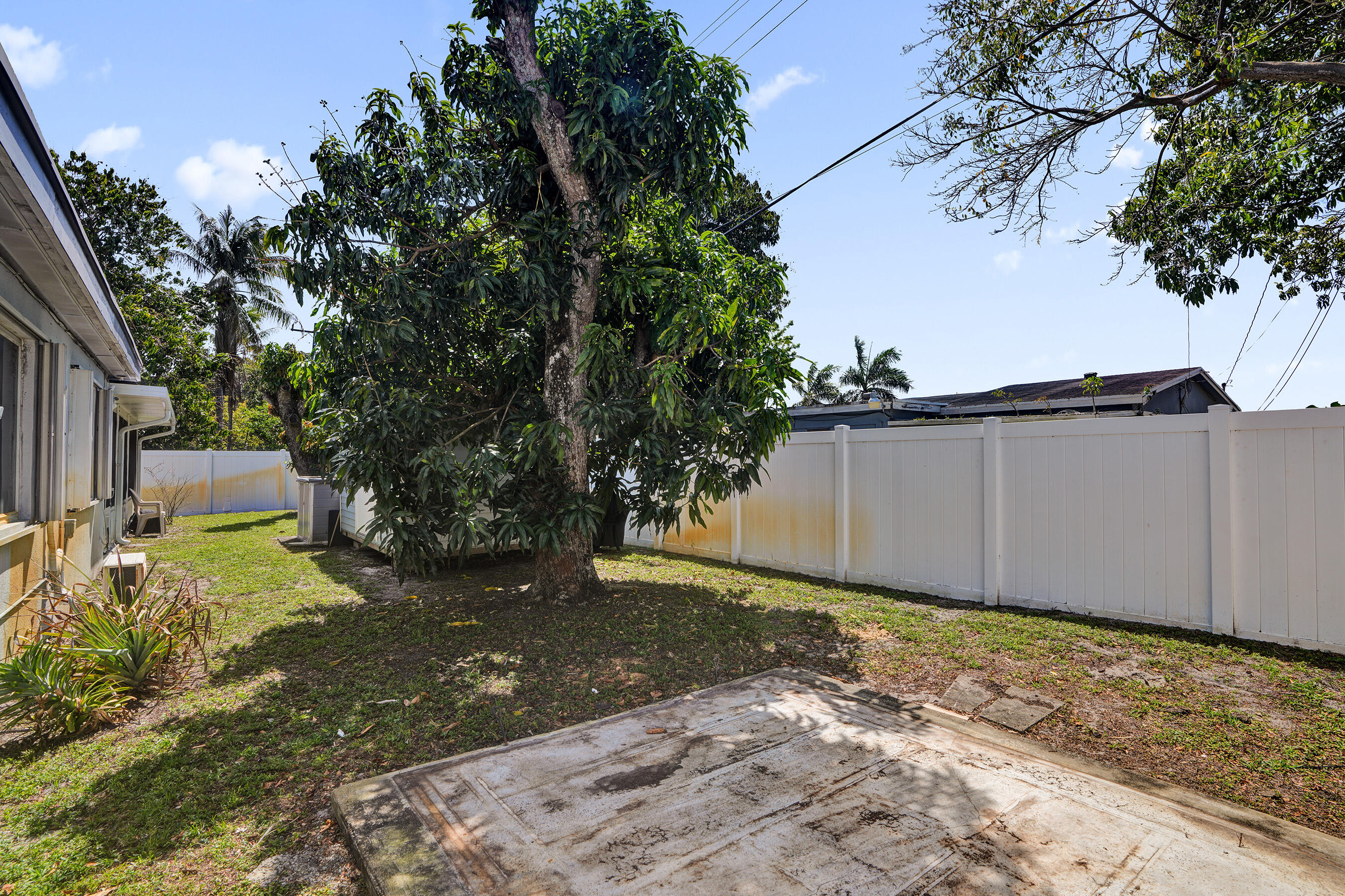 BELL GDNS REPLAT - Residential