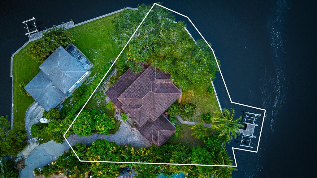 Photo of 9175 SE Cove Point Street, Jupiter, FL 33469 (MLS # R11008174)