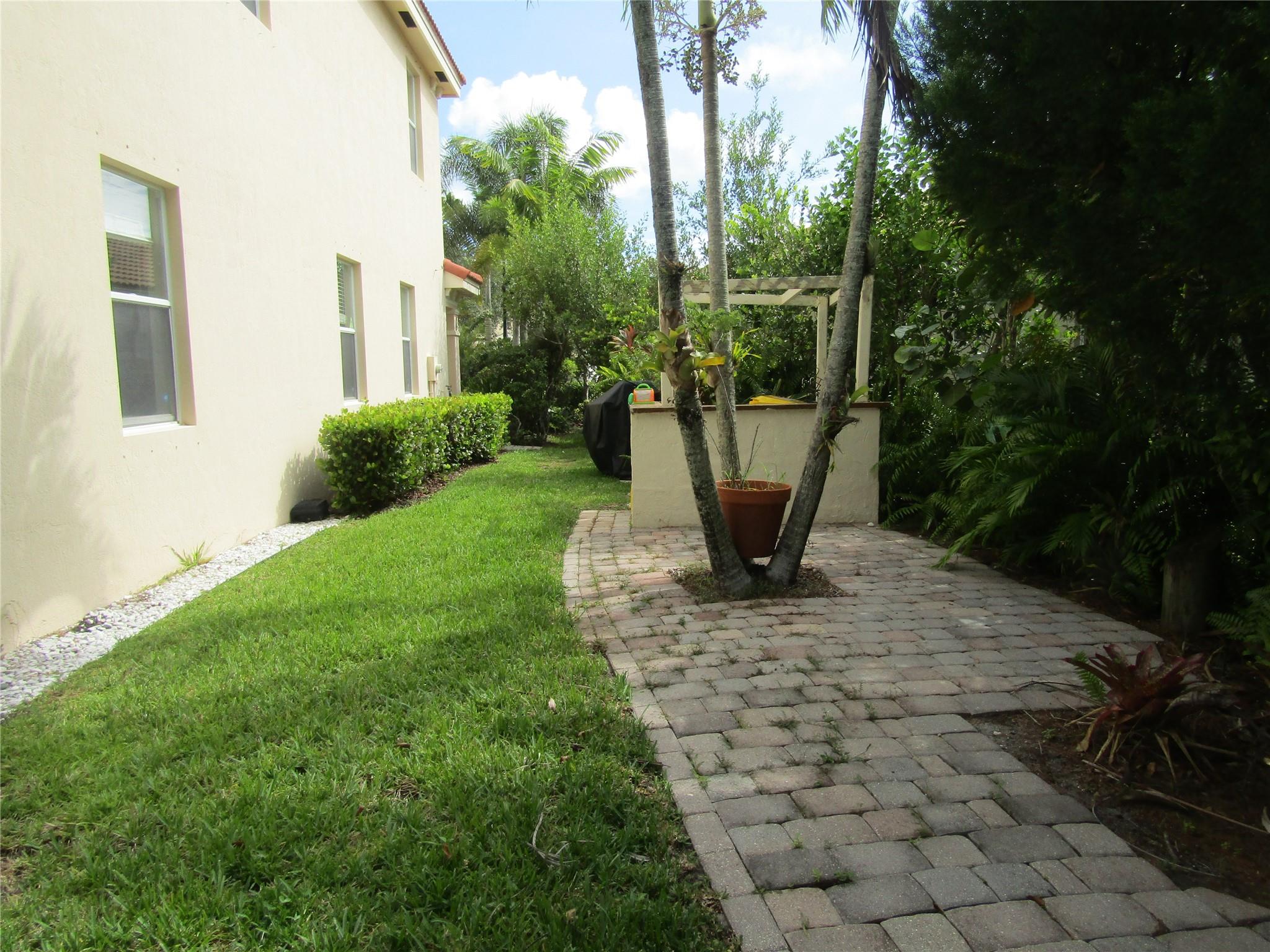 Pastelle - The Oaks - Residential Lease