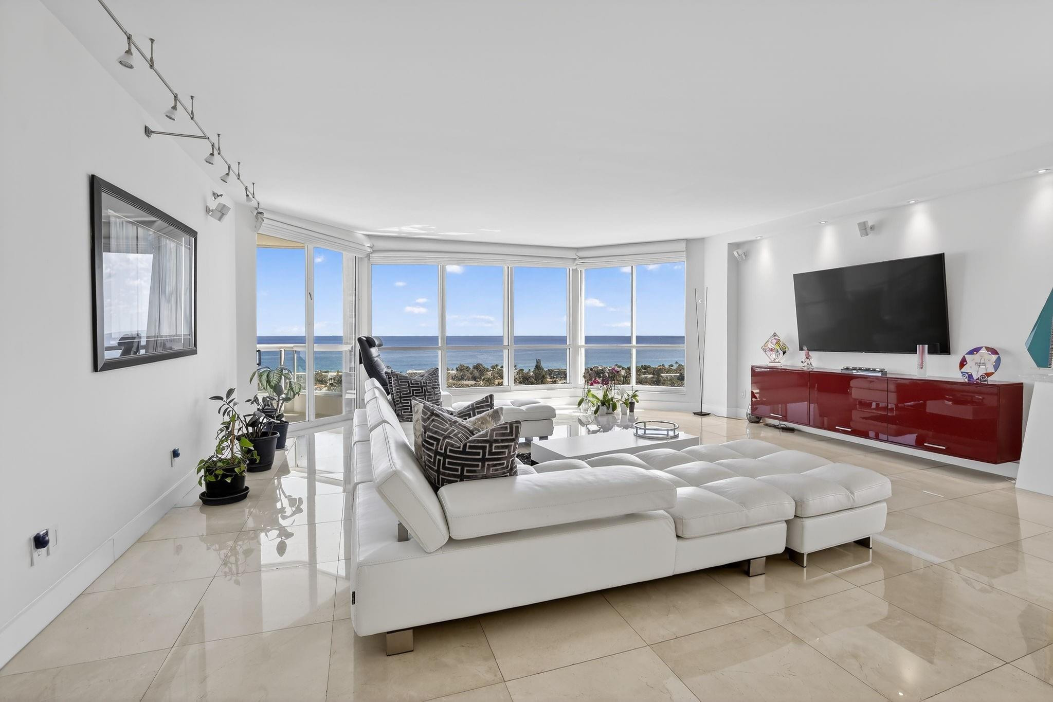 21150 Point Place 2201, Miami, FL, 33180/$1,395,000 3 21150 Point Place 2201