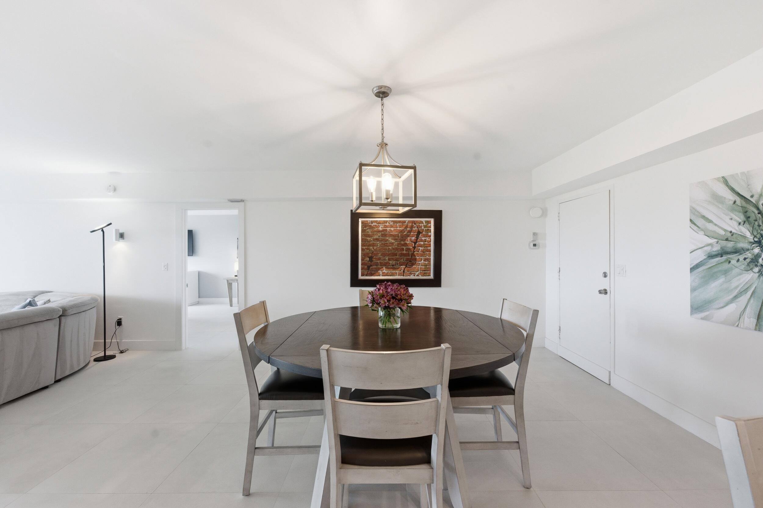 CARLYLE HOUSE CONDO - Residential