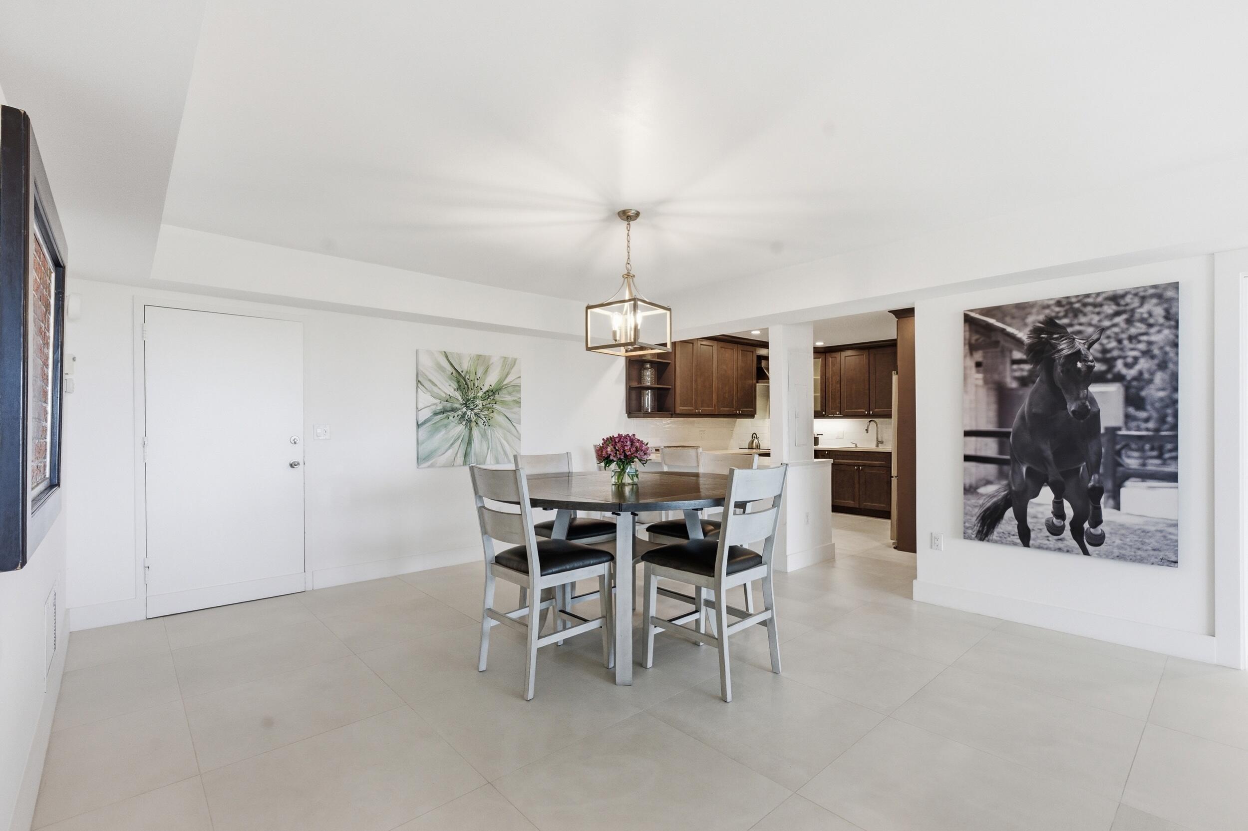 CARLYLE HOUSE CONDO - Residential