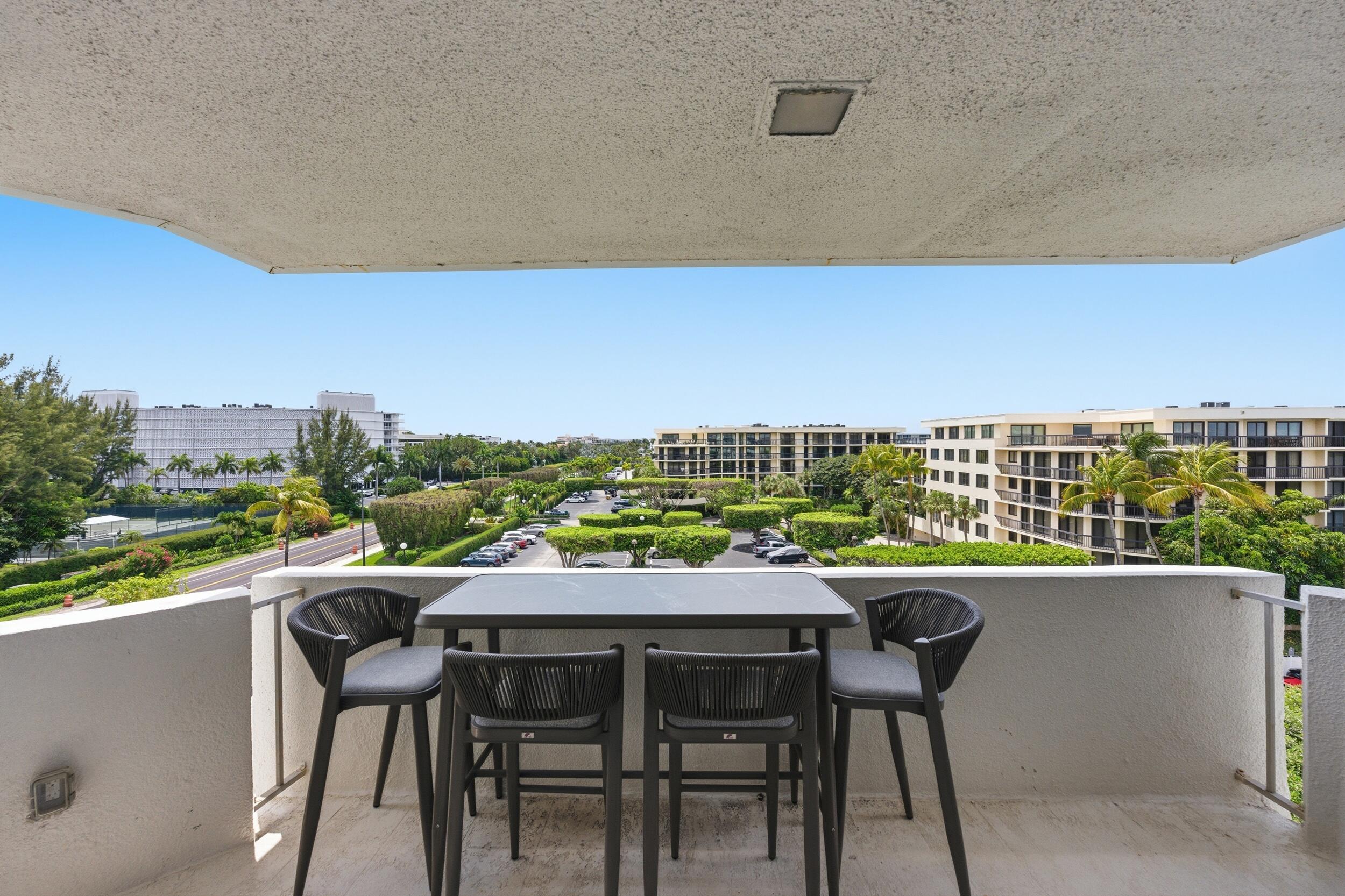 CARLYLE HOUSE CONDO - Residential