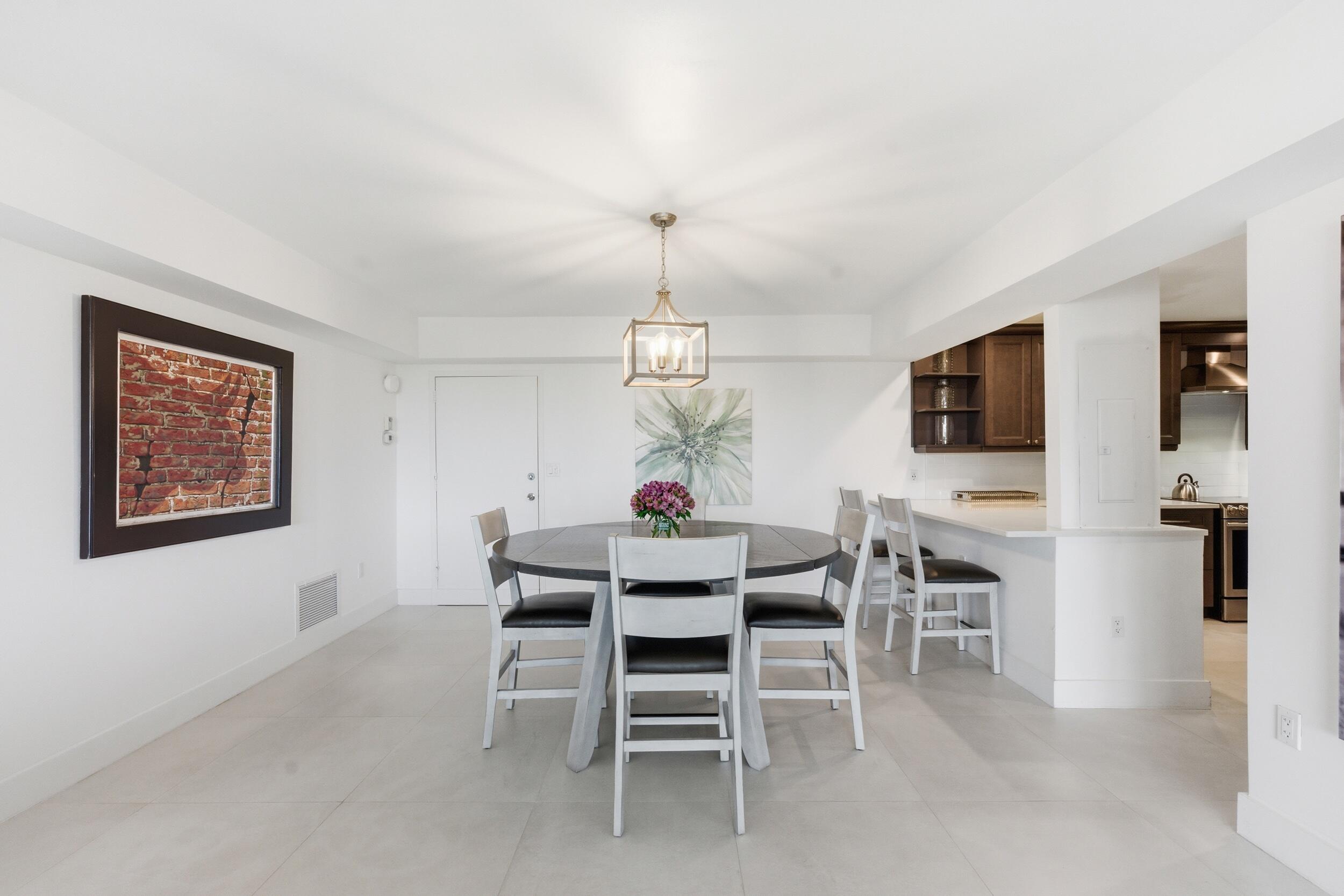 CARLYLE HOUSE CONDO - Residential