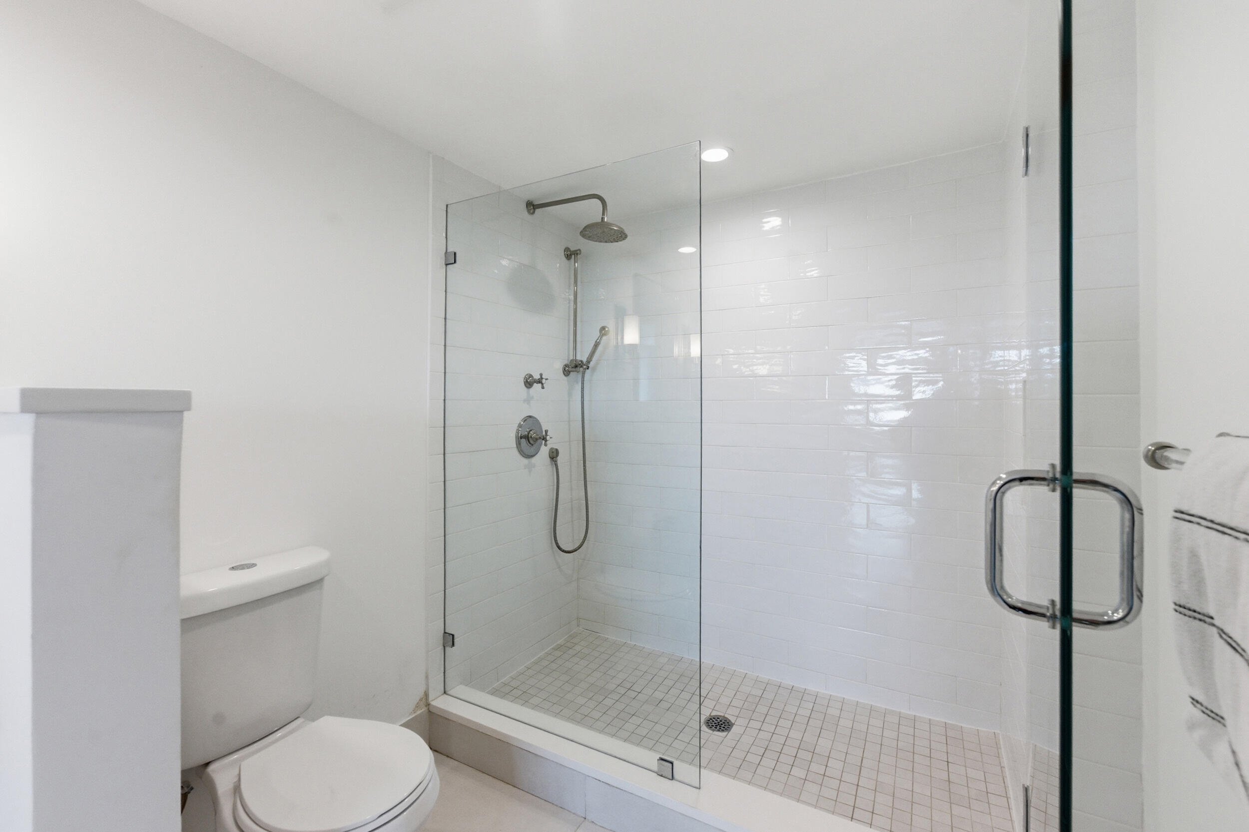 CARLYLE HOUSE CONDO - Residential