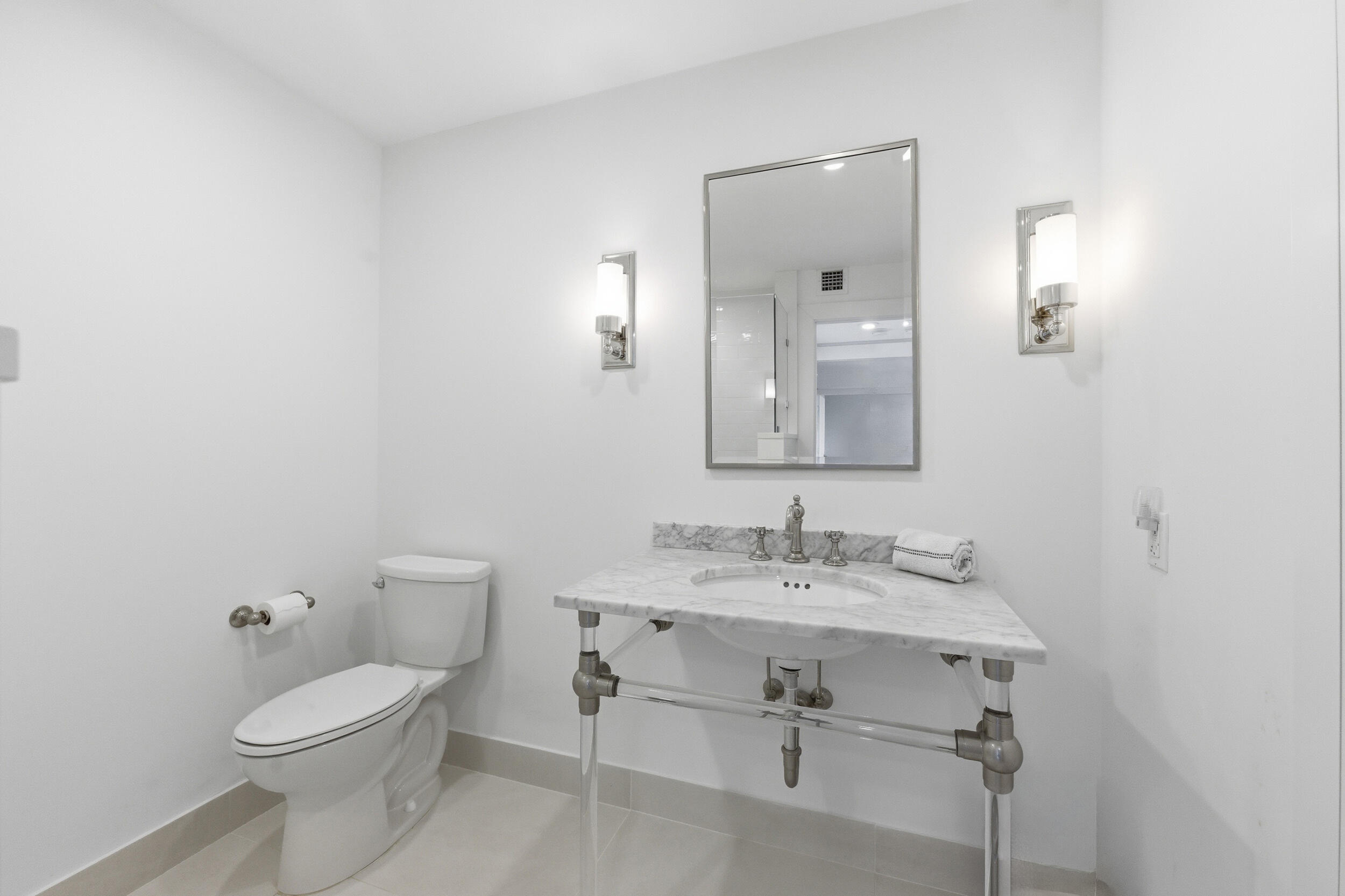 CARLYLE HOUSE CONDO - Residential