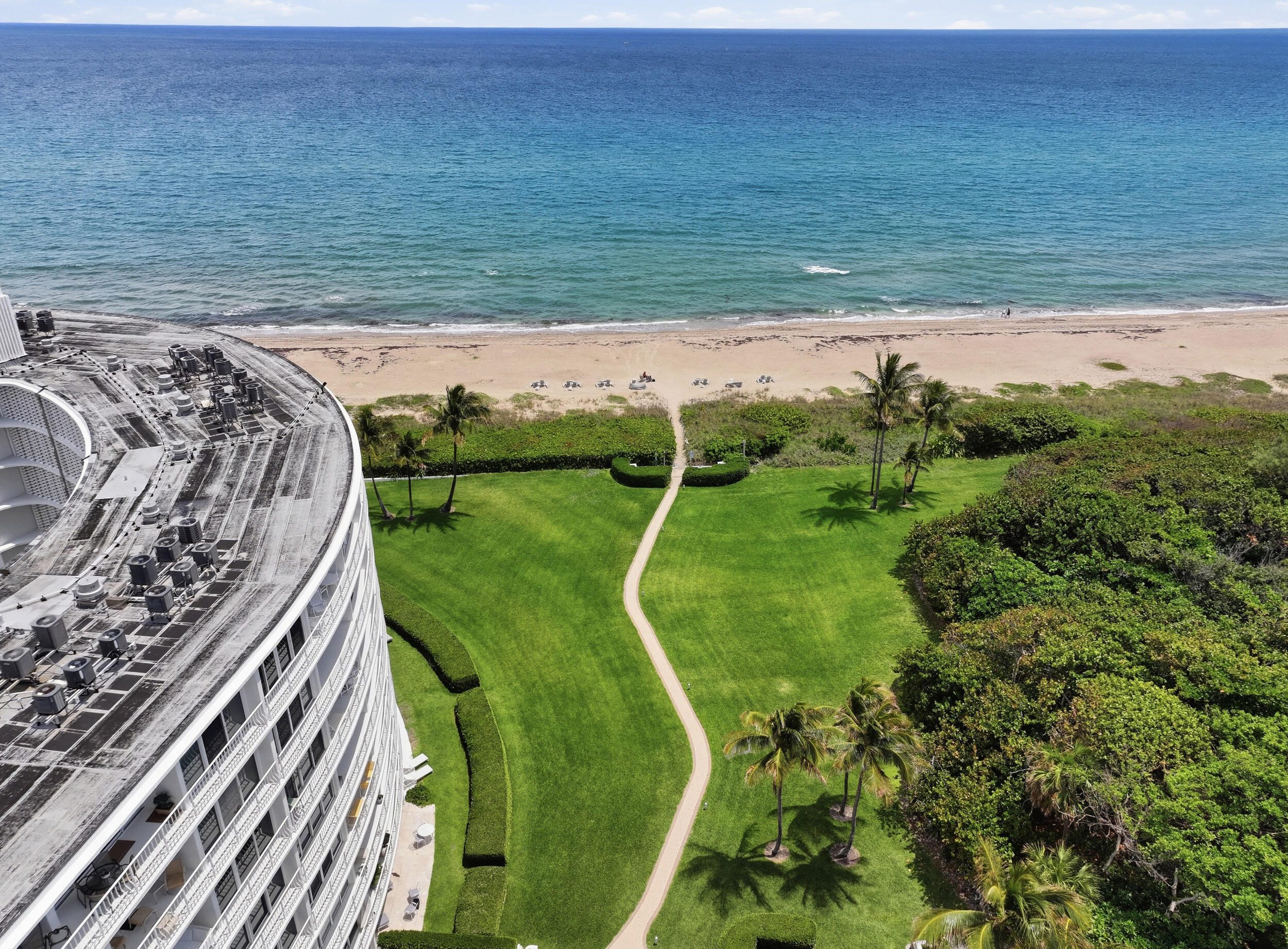 CARLYLE HOUSE CONDO - Residential