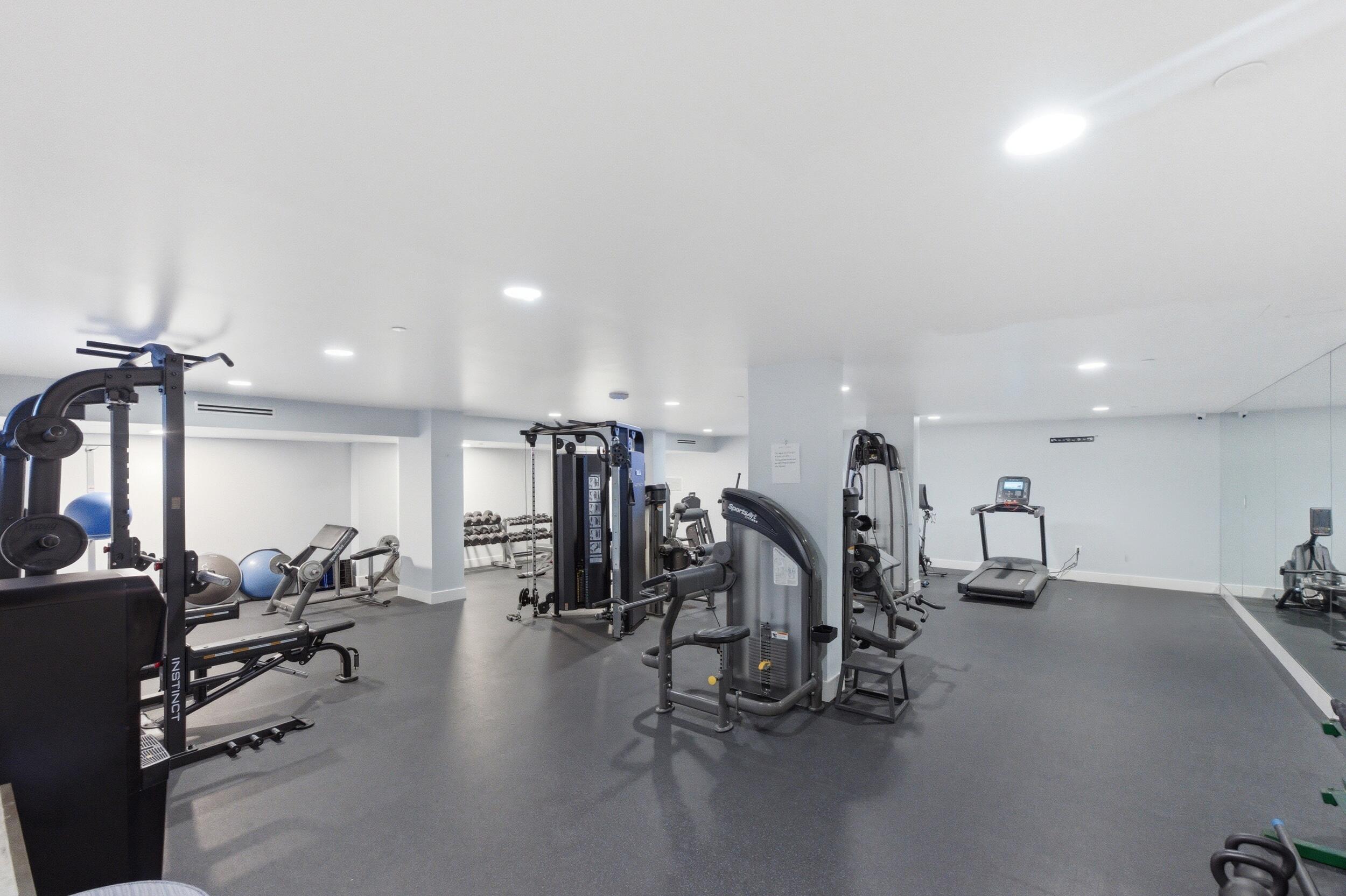 CARLYLE HOUSE CONDO - Residential