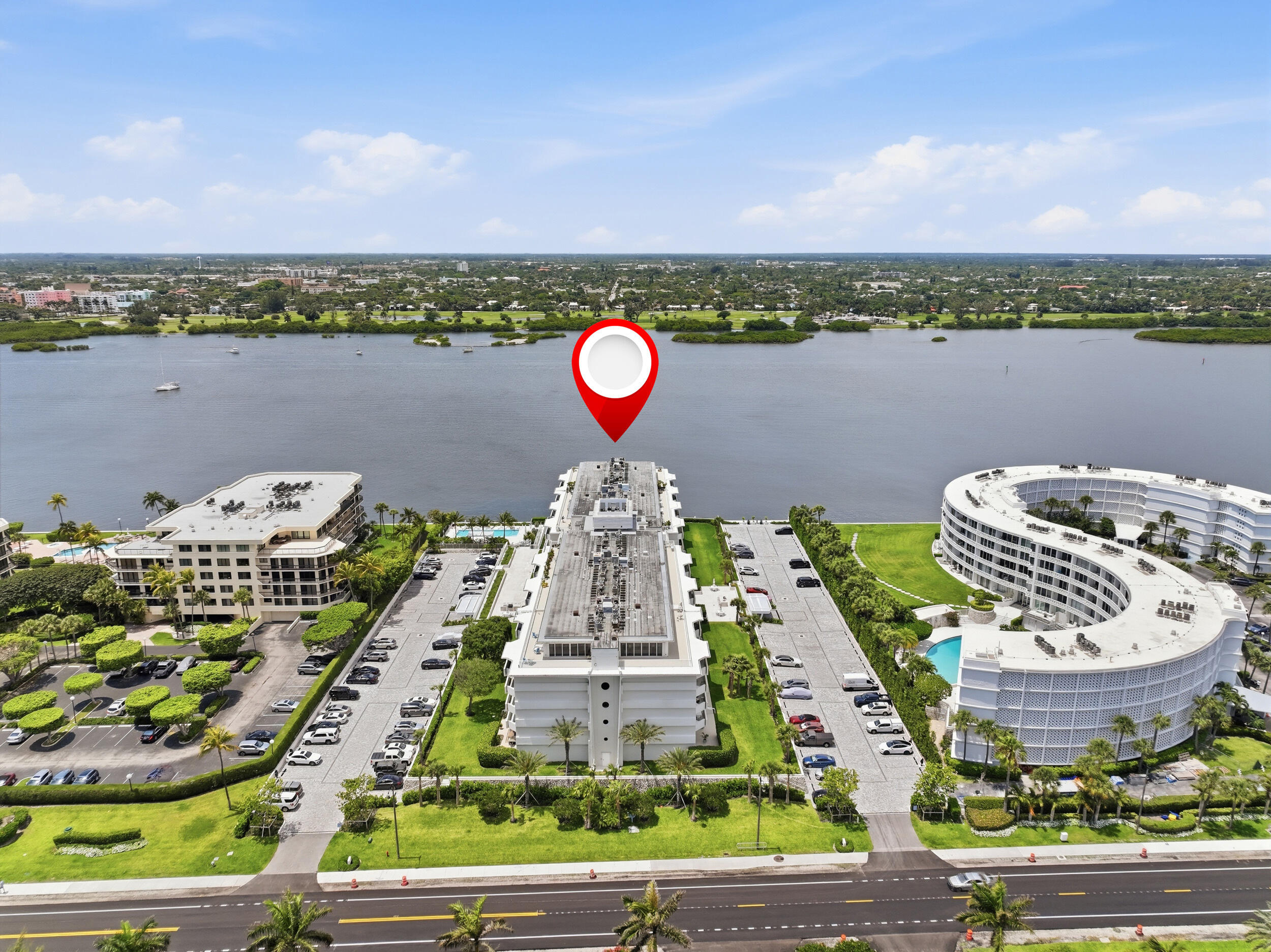 CARLYLE HOUSE CONDO - Residential