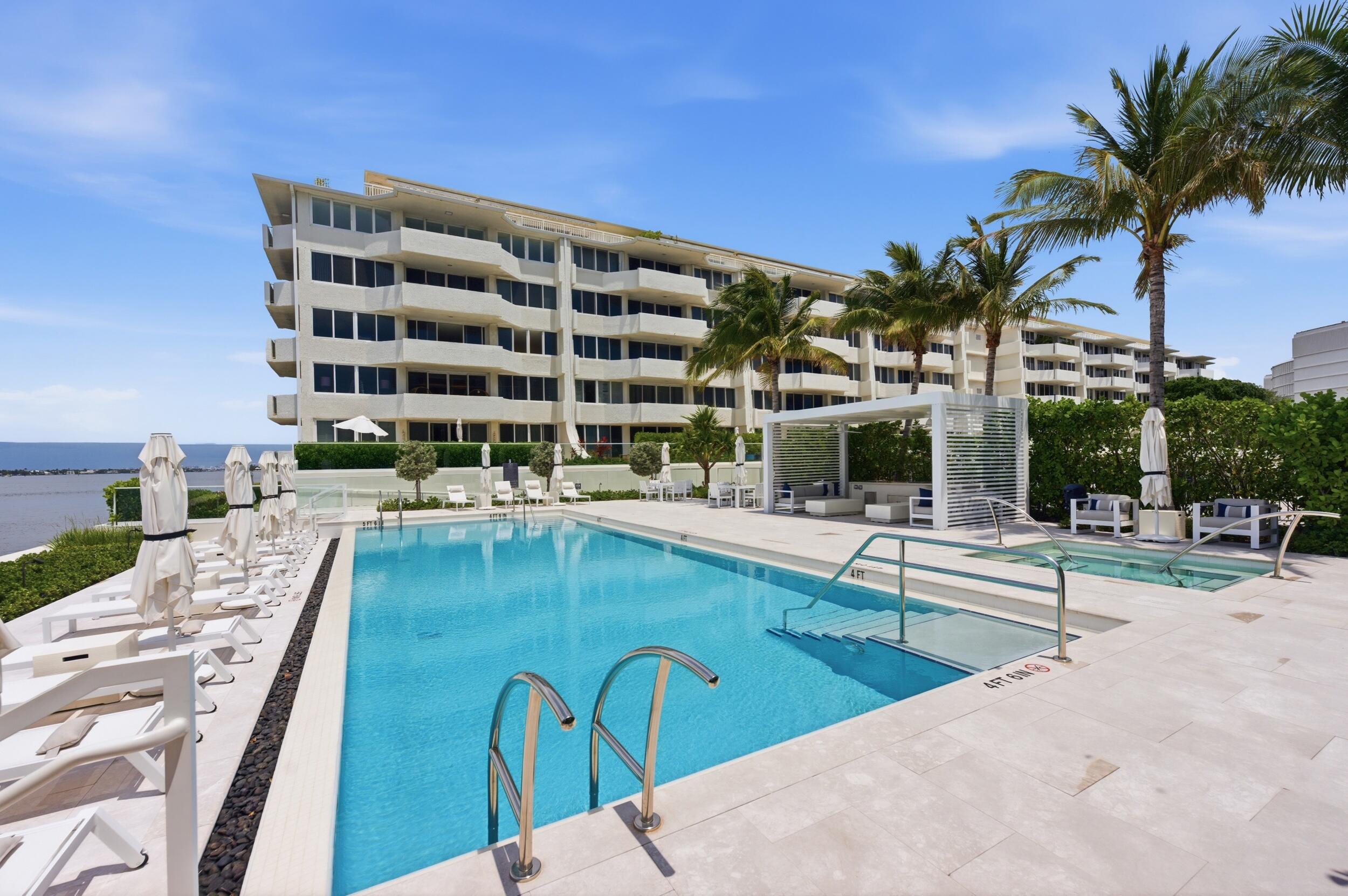 CARLYLE HOUSE CONDO - Residential