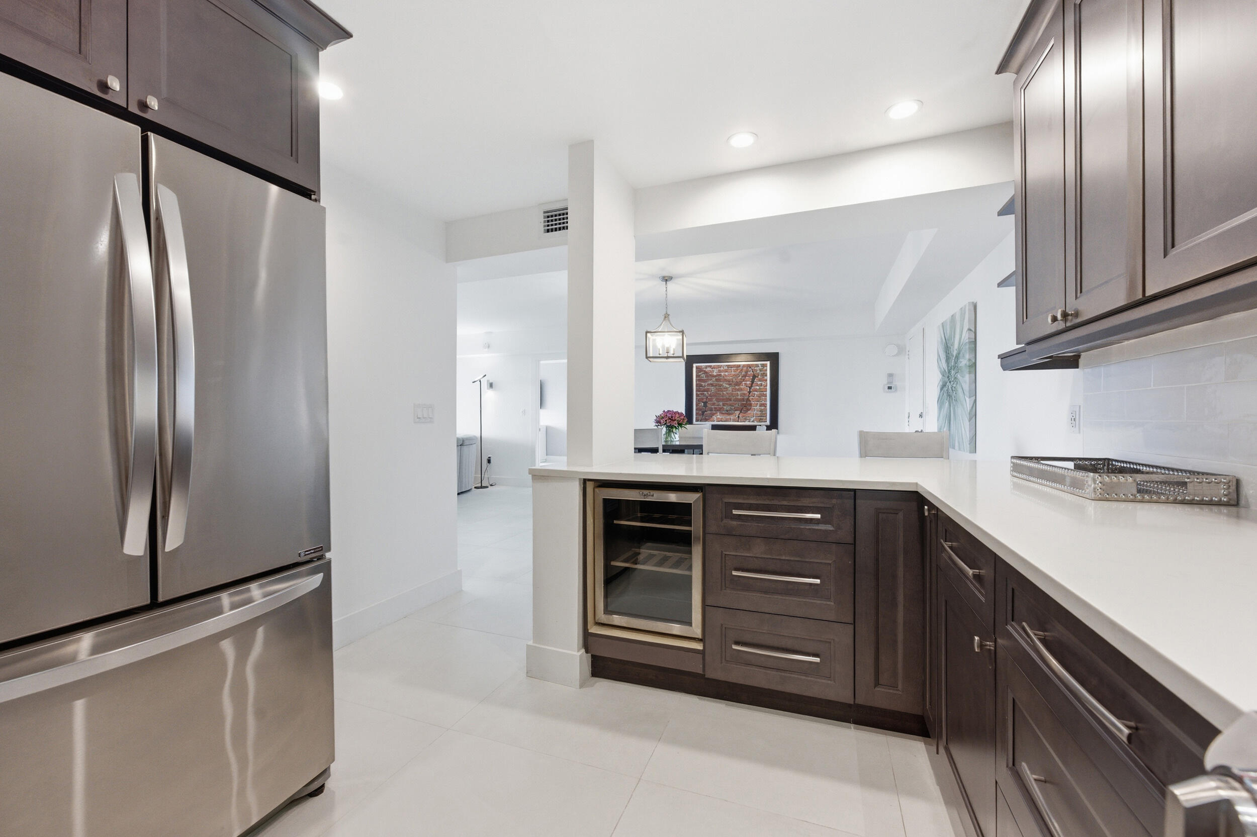 CARLYLE HOUSE CONDO - Residential