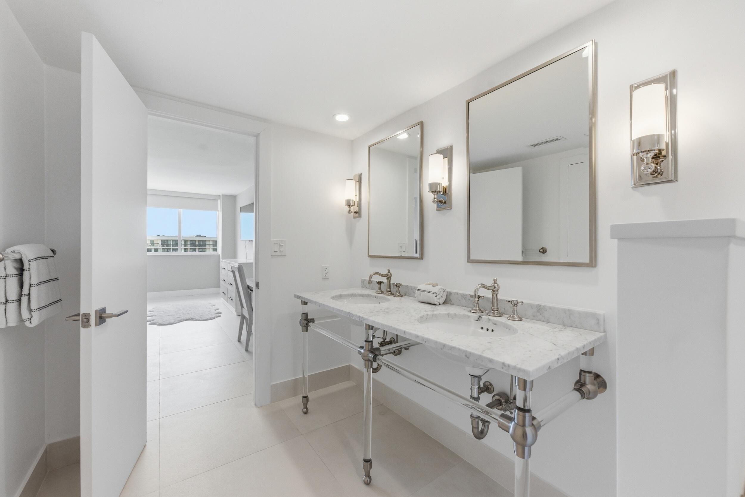CARLYLE HOUSE CONDO - Residential