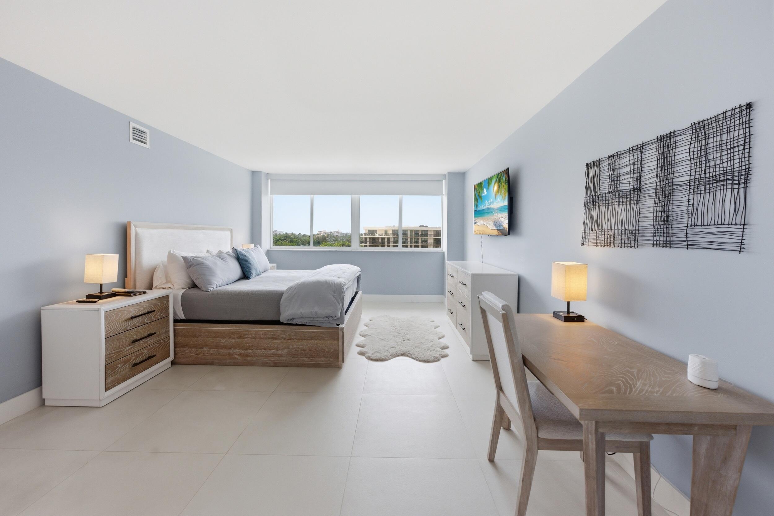 CARLYLE HOUSE CONDO - Residential