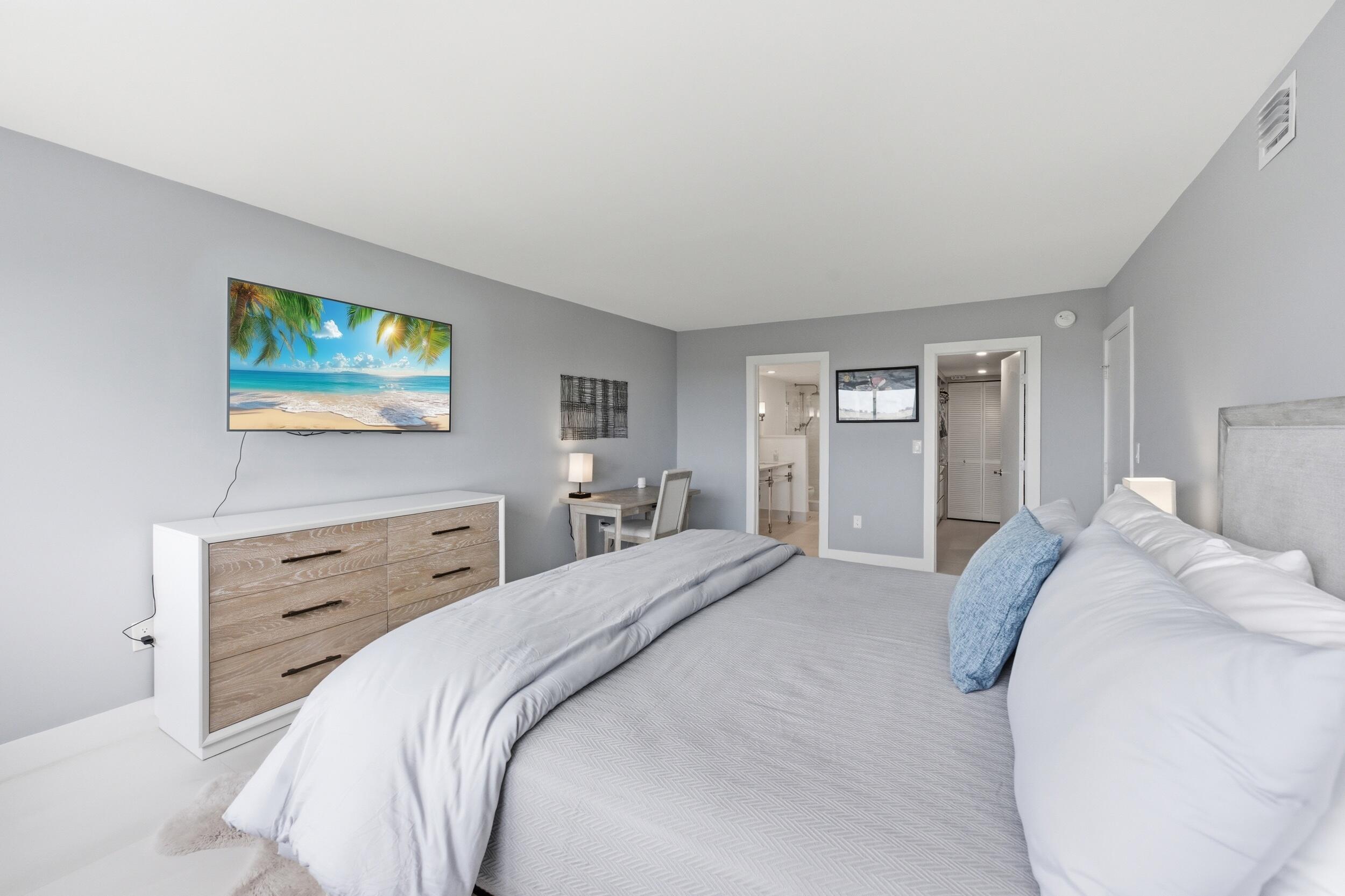 CARLYLE HOUSE CONDO - Residential