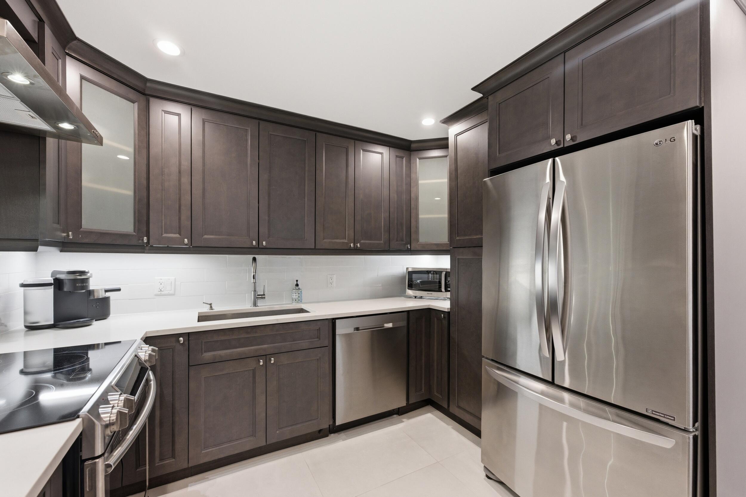 CARLYLE HOUSE CONDO - Residential