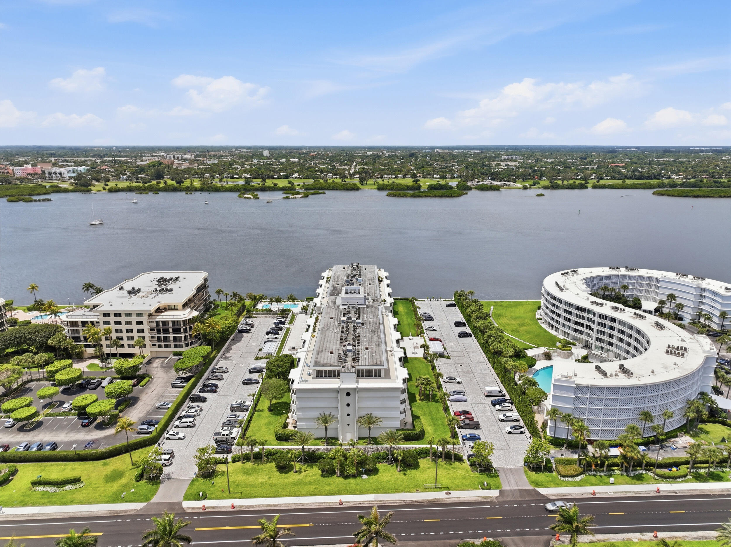 CARLYLE HOUSE CONDO - Residential