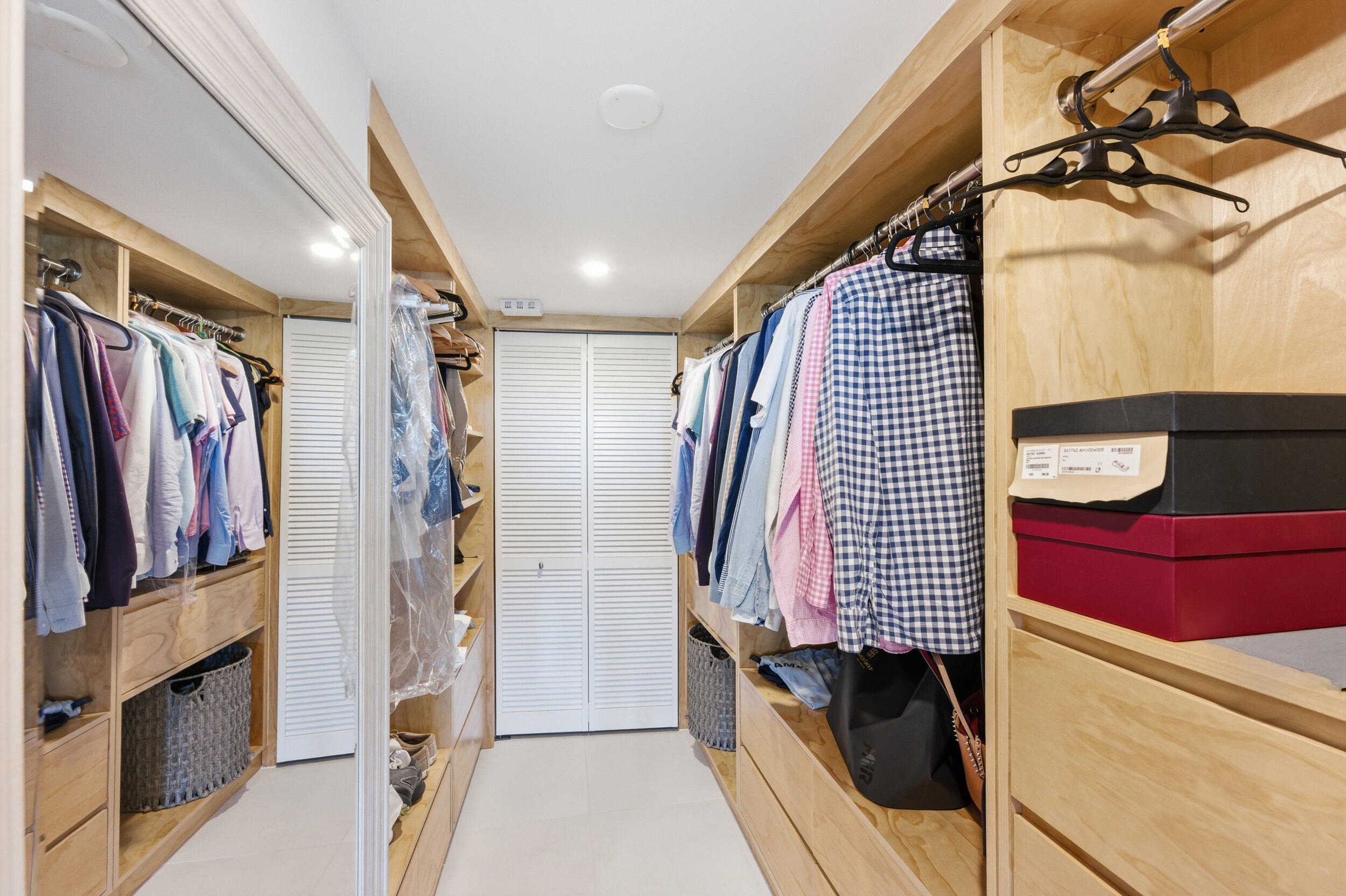 CARLYLE HOUSE CONDO - Residential