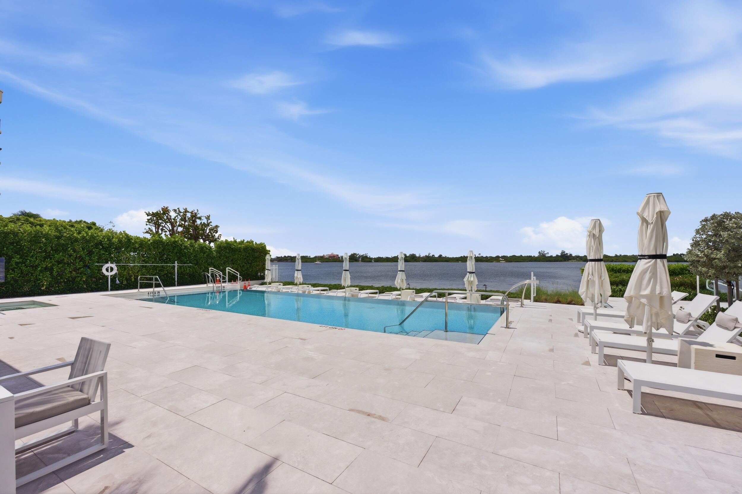CARLYLE HOUSE CONDO - Residential