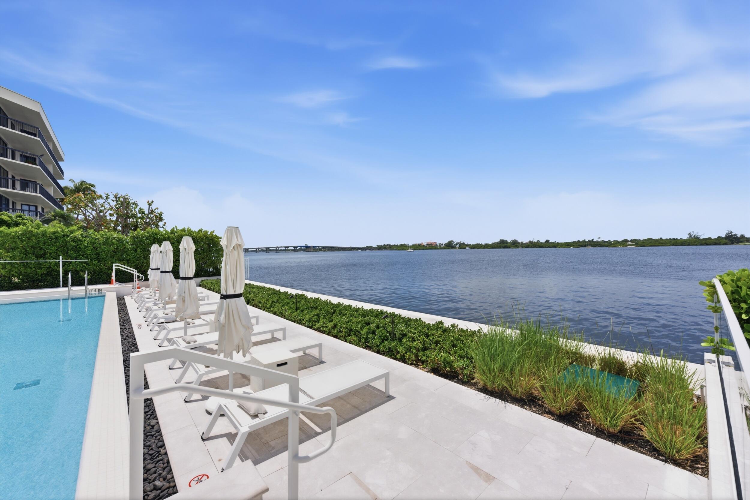 CARLYLE HOUSE CONDO - Residential