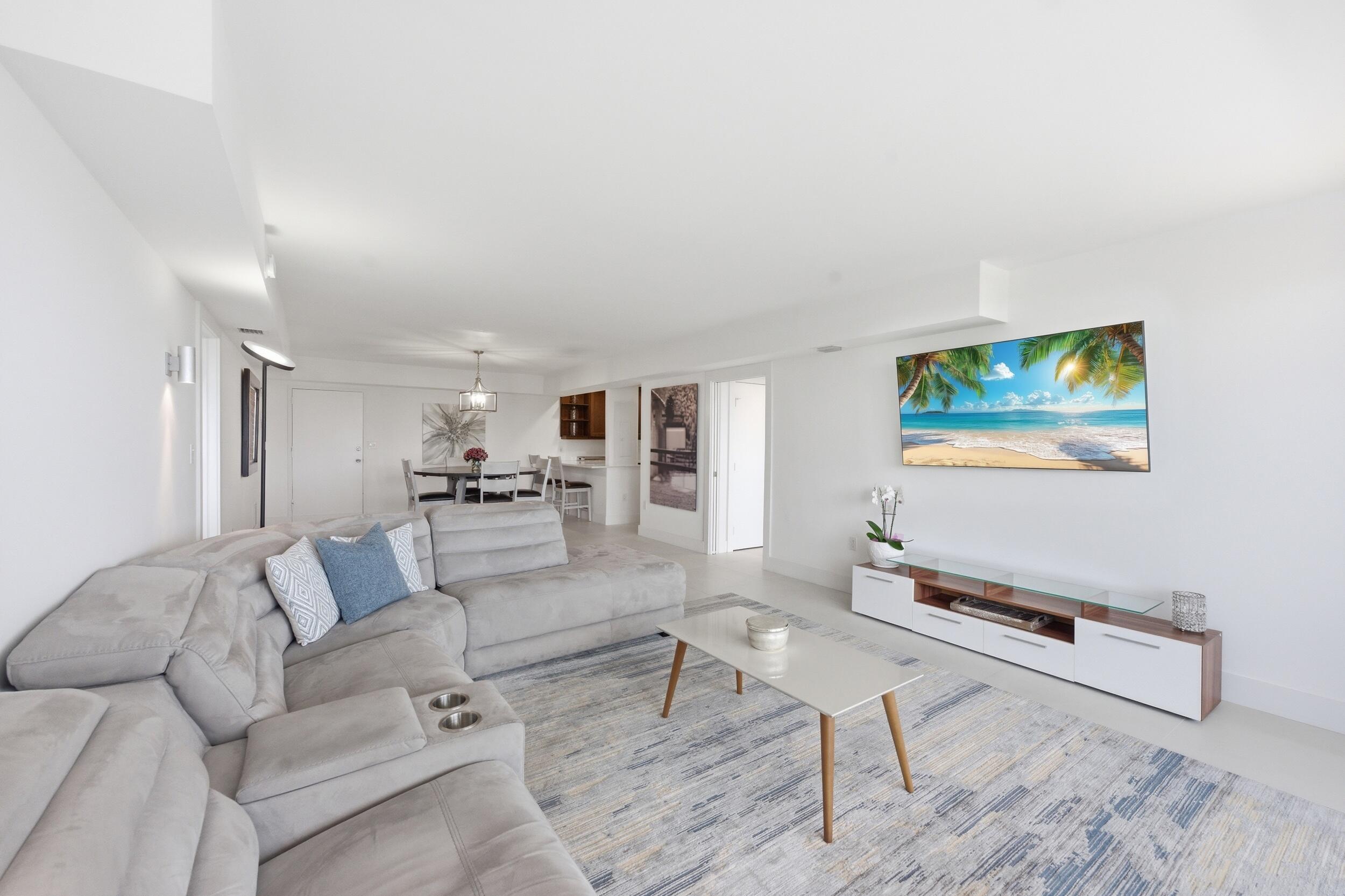 CARLYLE HOUSE CONDO - Residential