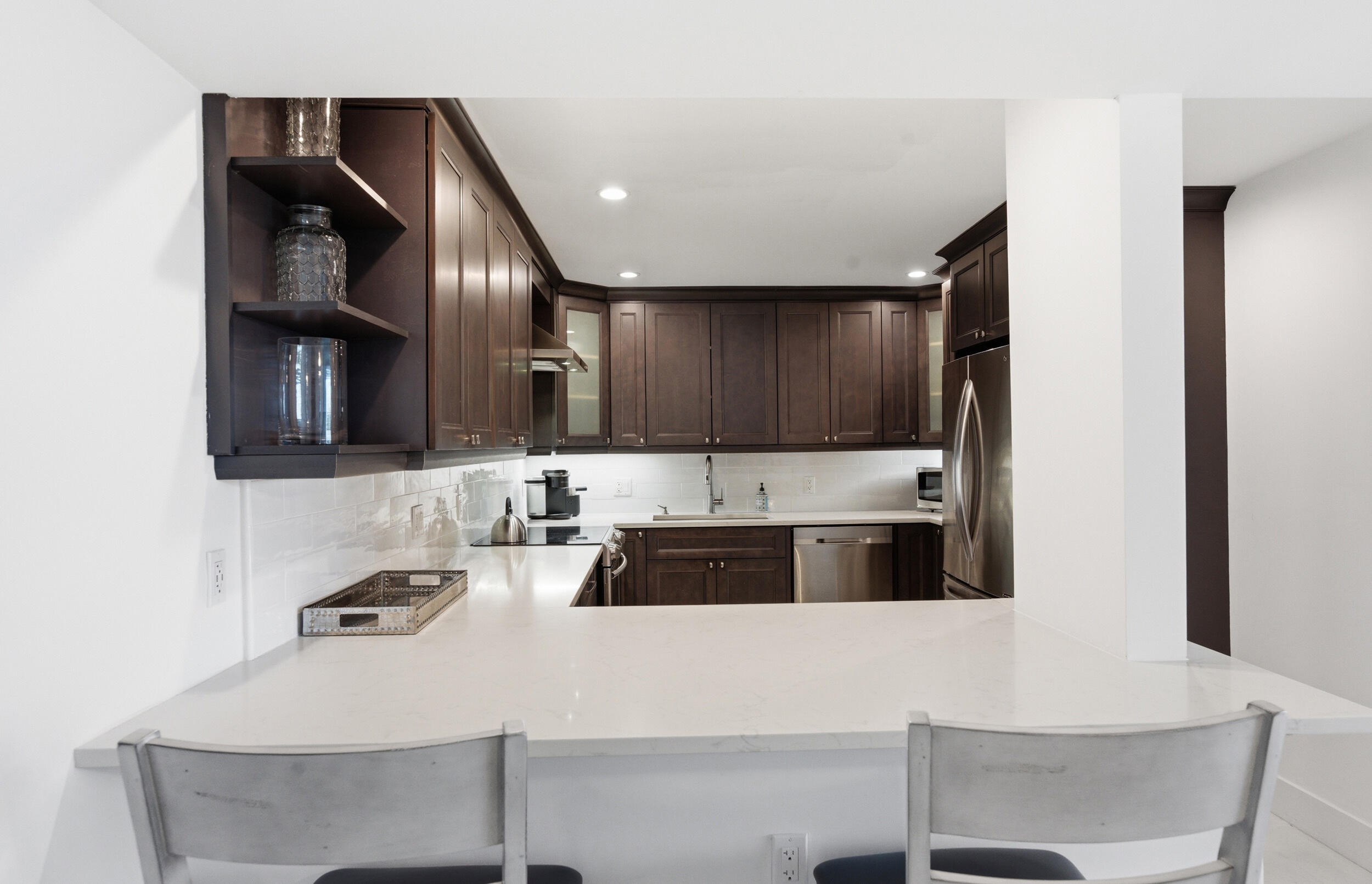 CARLYLE HOUSE CONDO - Residential