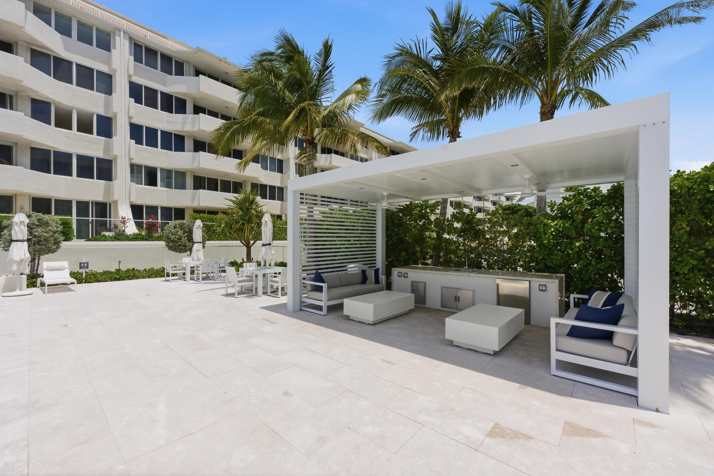 CARLYLE HOUSE CONDO - Residential