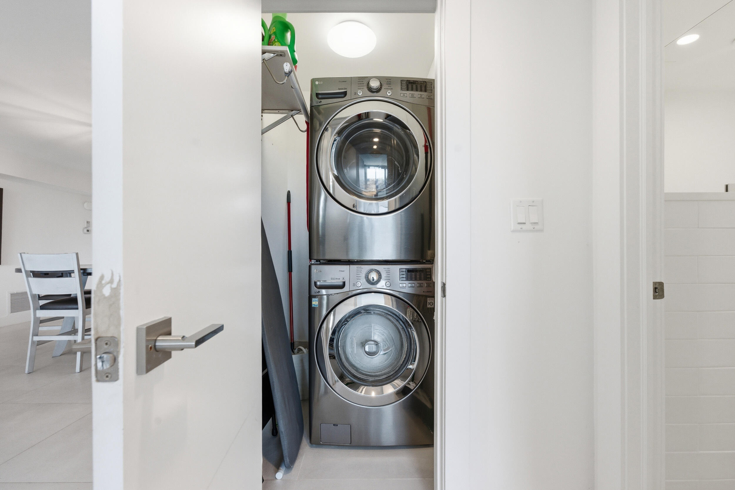 CARLYLE HOUSE CONDO - Residential