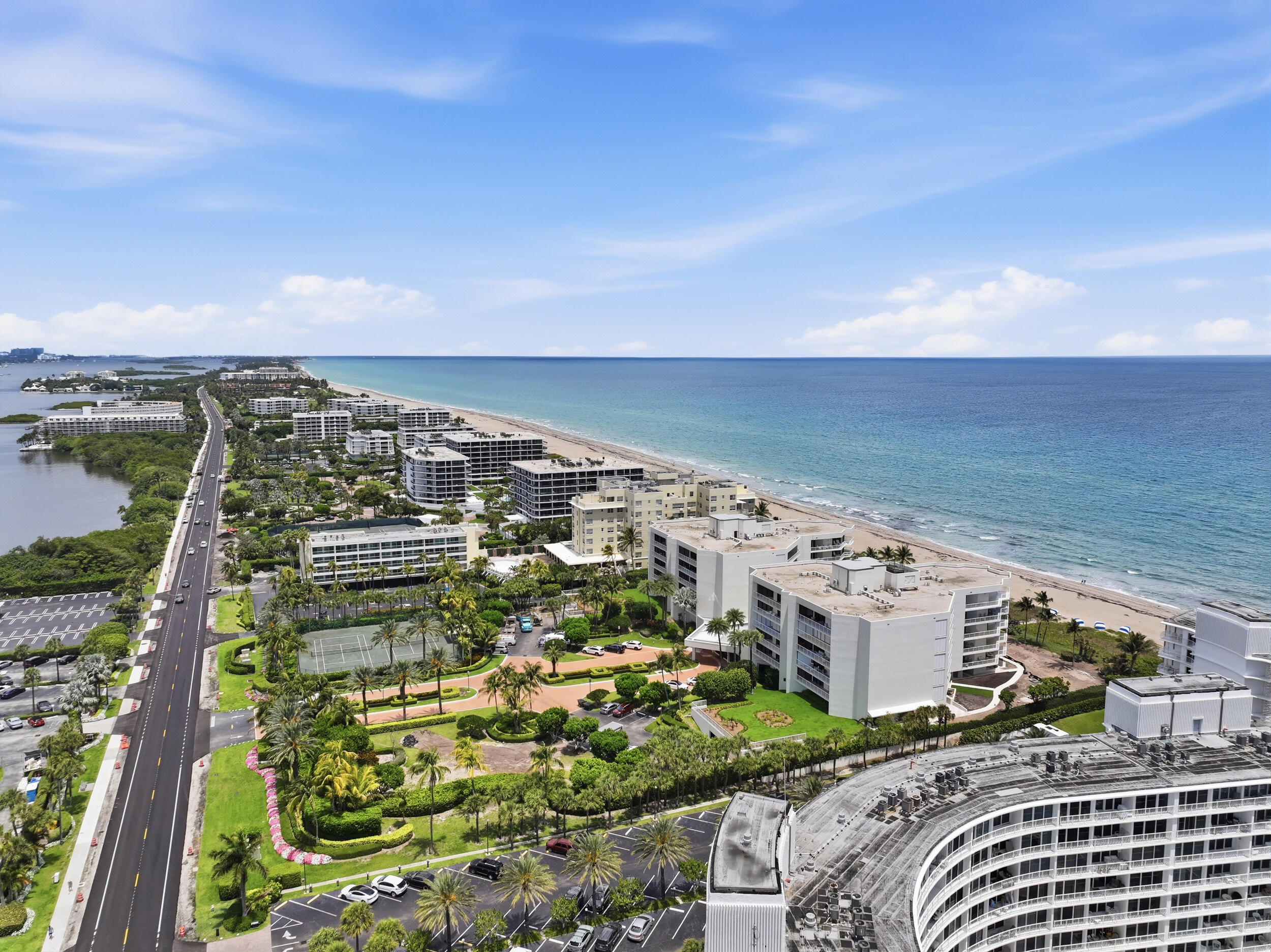 CARLYLE HOUSE CONDO - Residential