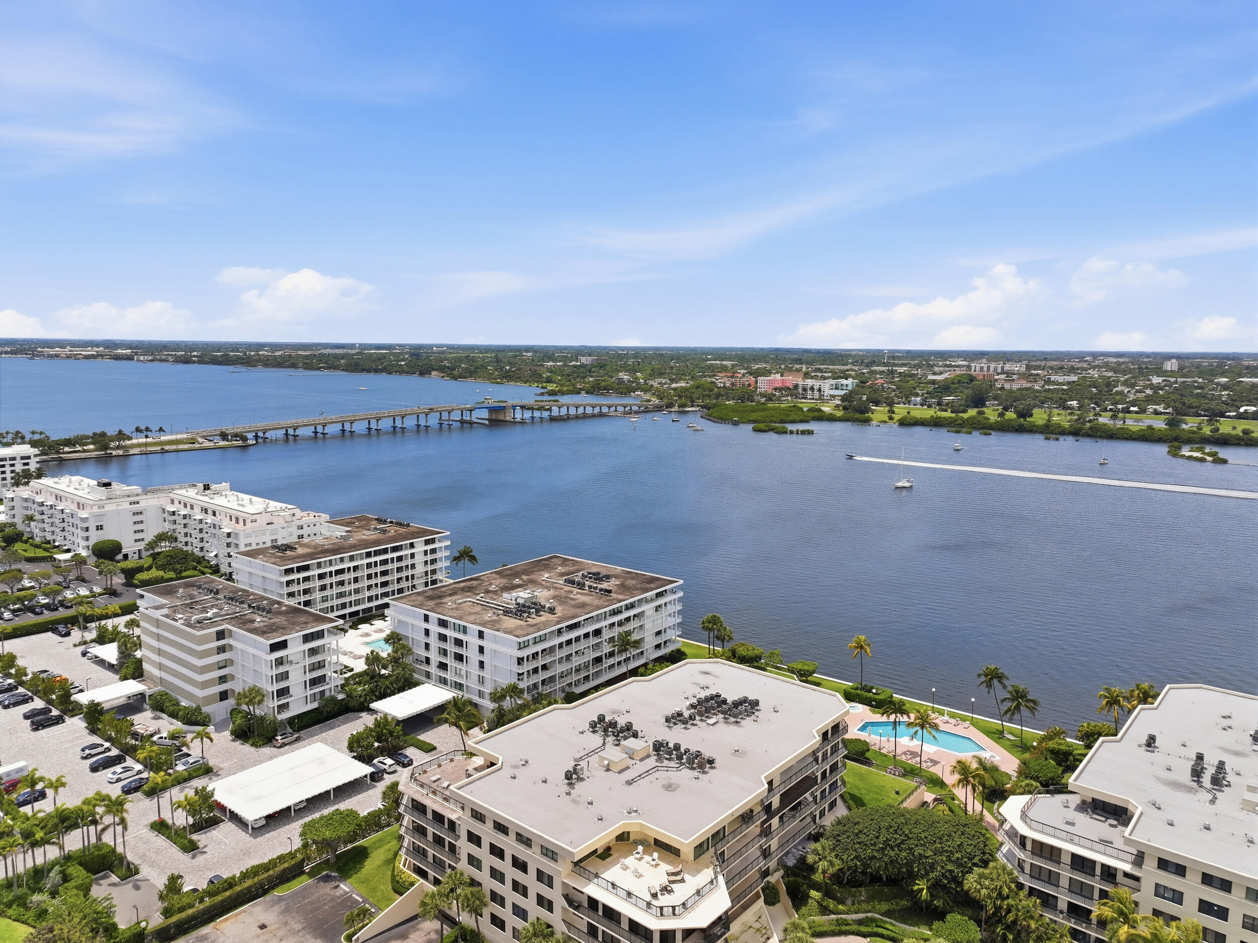 CARLYLE HOUSE CONDO - Residential