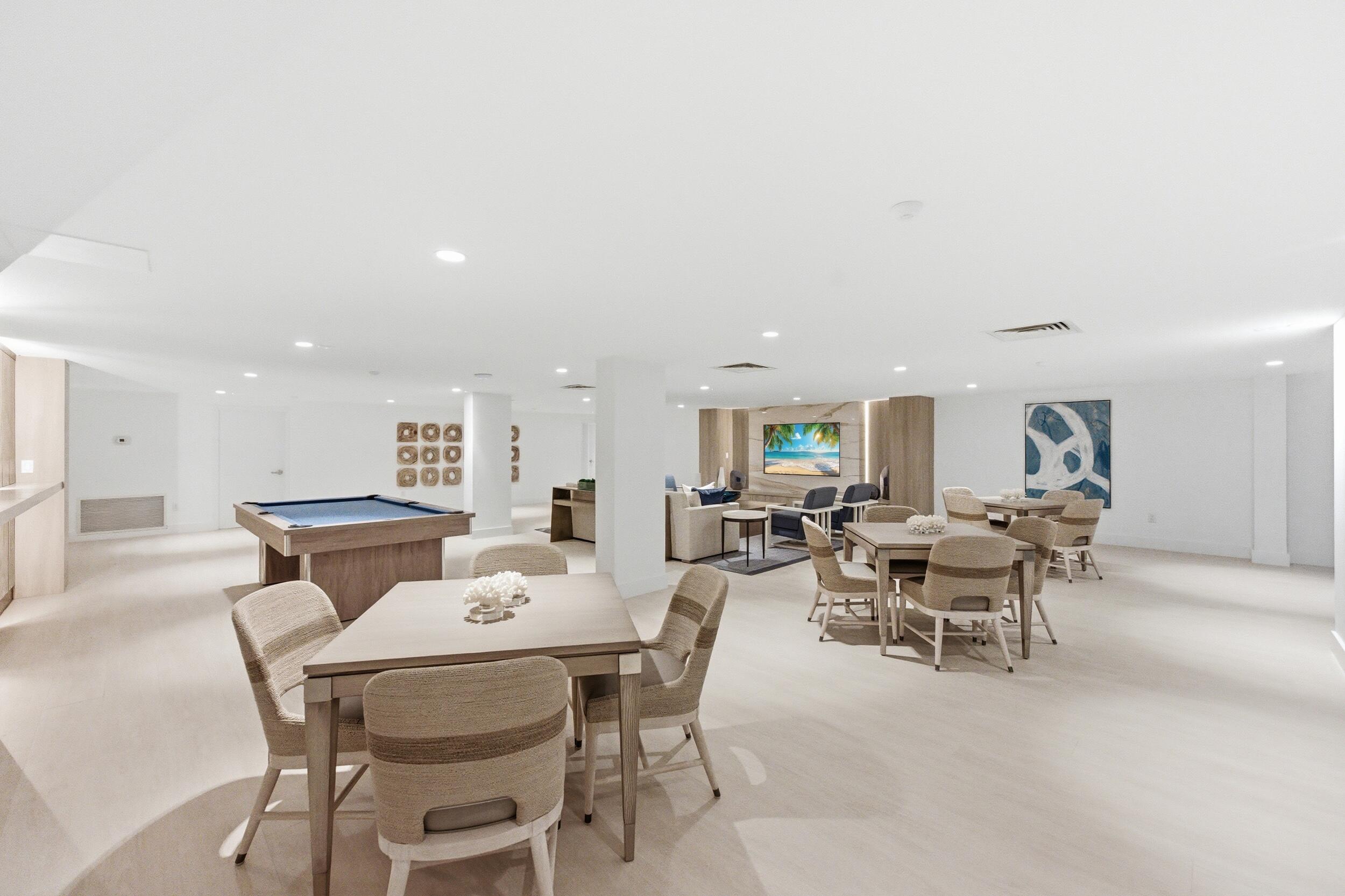 CARLYLE HOUSE CONDO - Residential