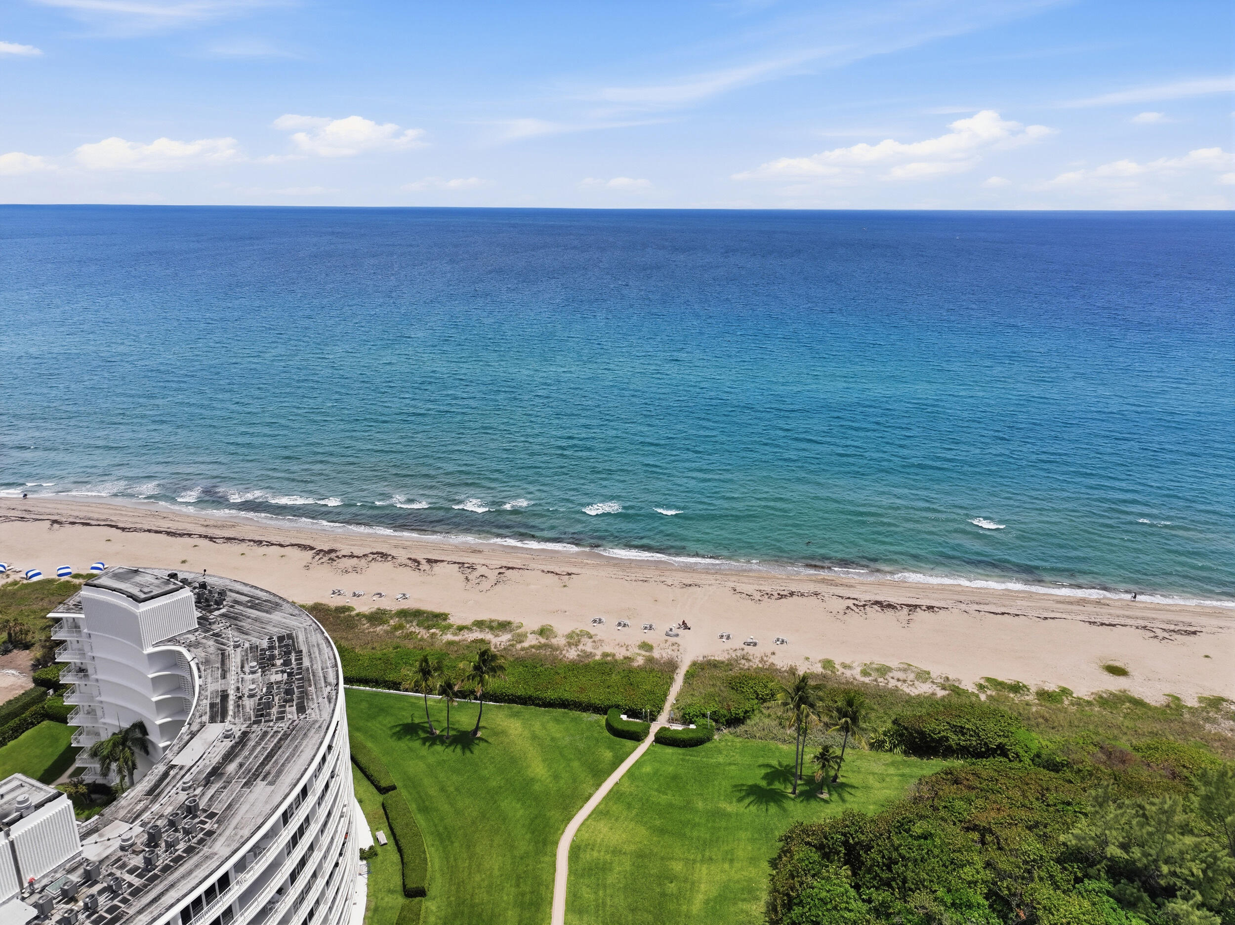 CARLYLE HOUSE CONDO - Residential