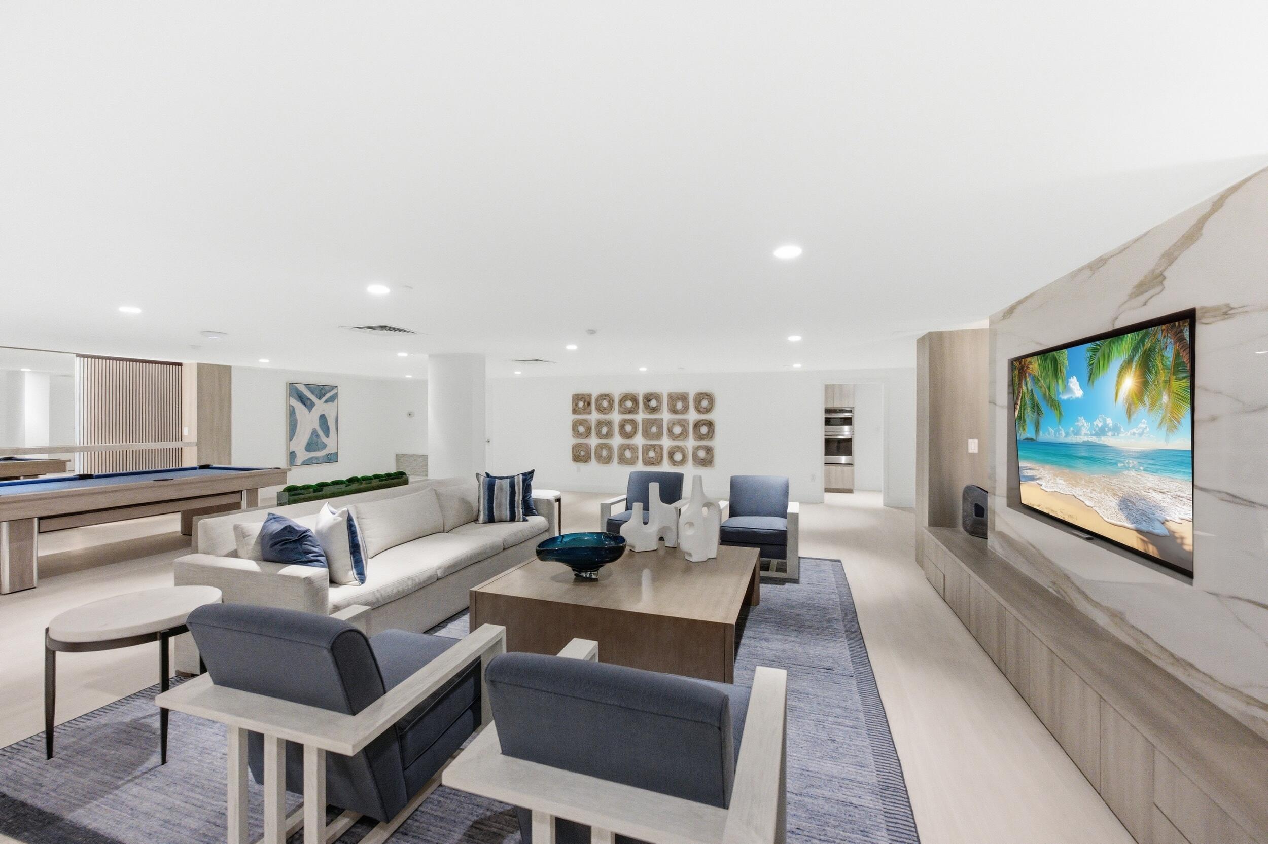 CARLYLE HOUSE CONDO - Residential
