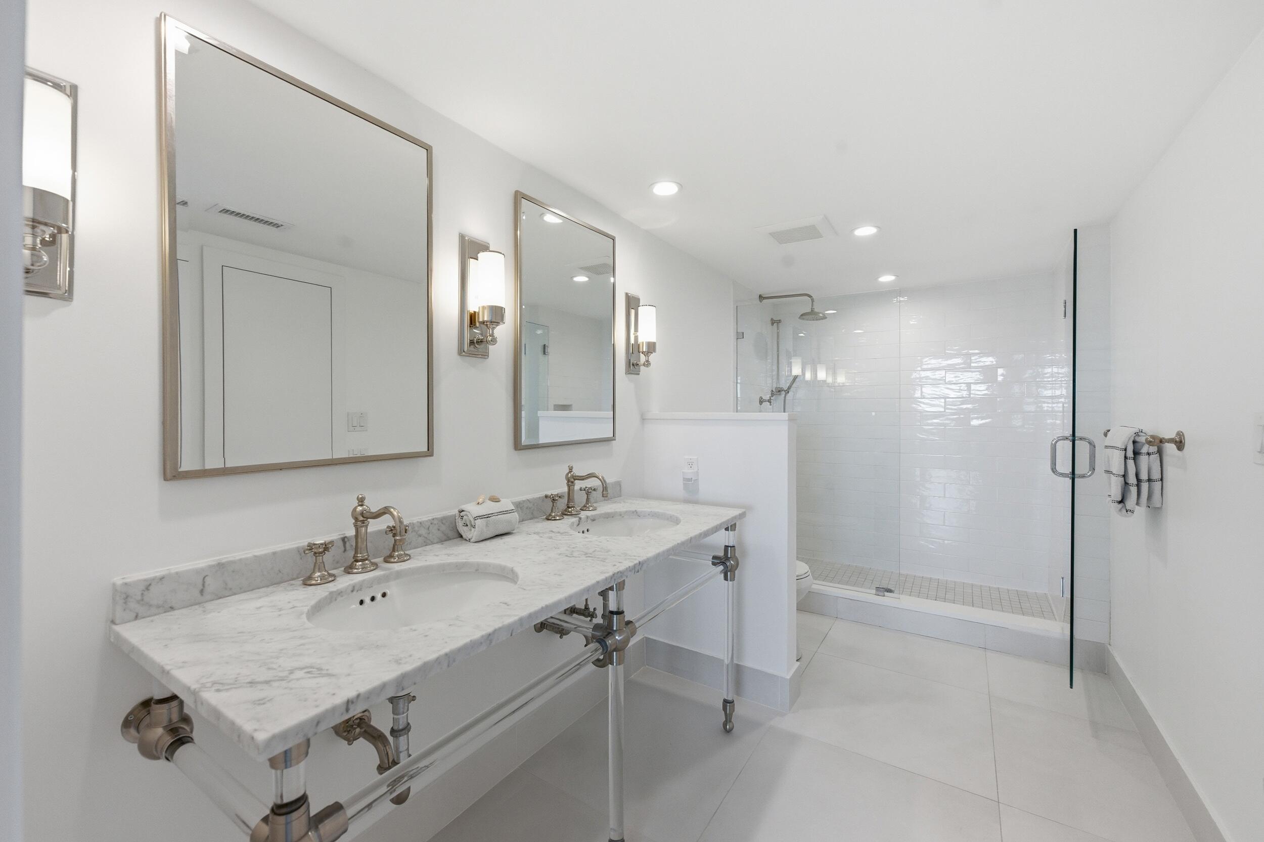 CARLYLE HOUSE CONDO - Residential