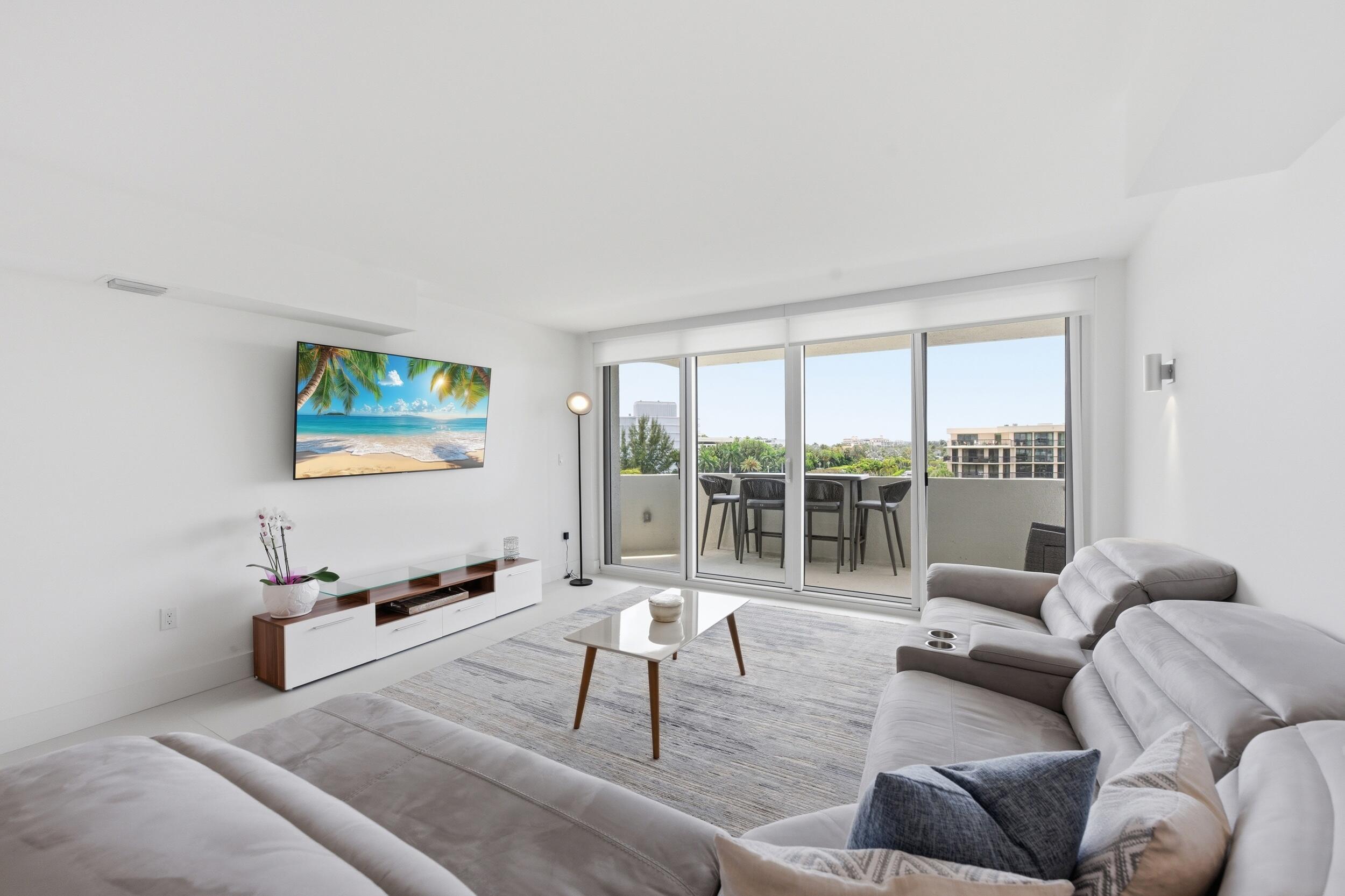 CARLYLE HOUSE CONDO - Residential
