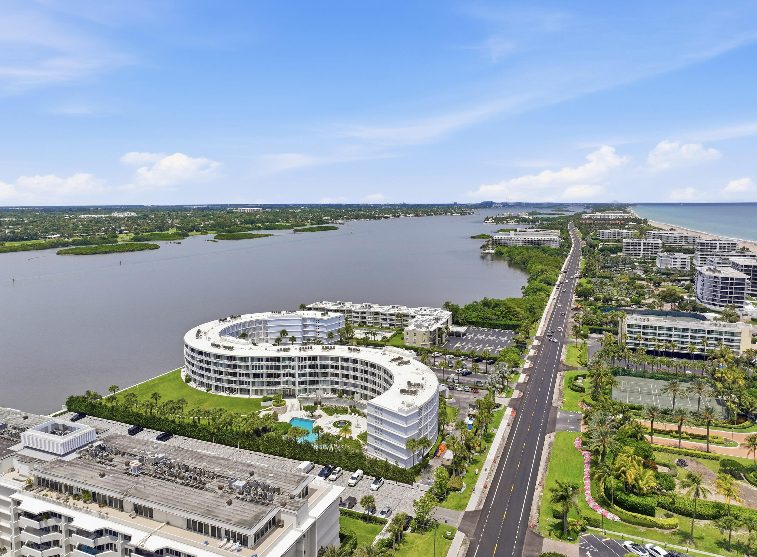 CARLYLE HOUSE CONDO - Residential