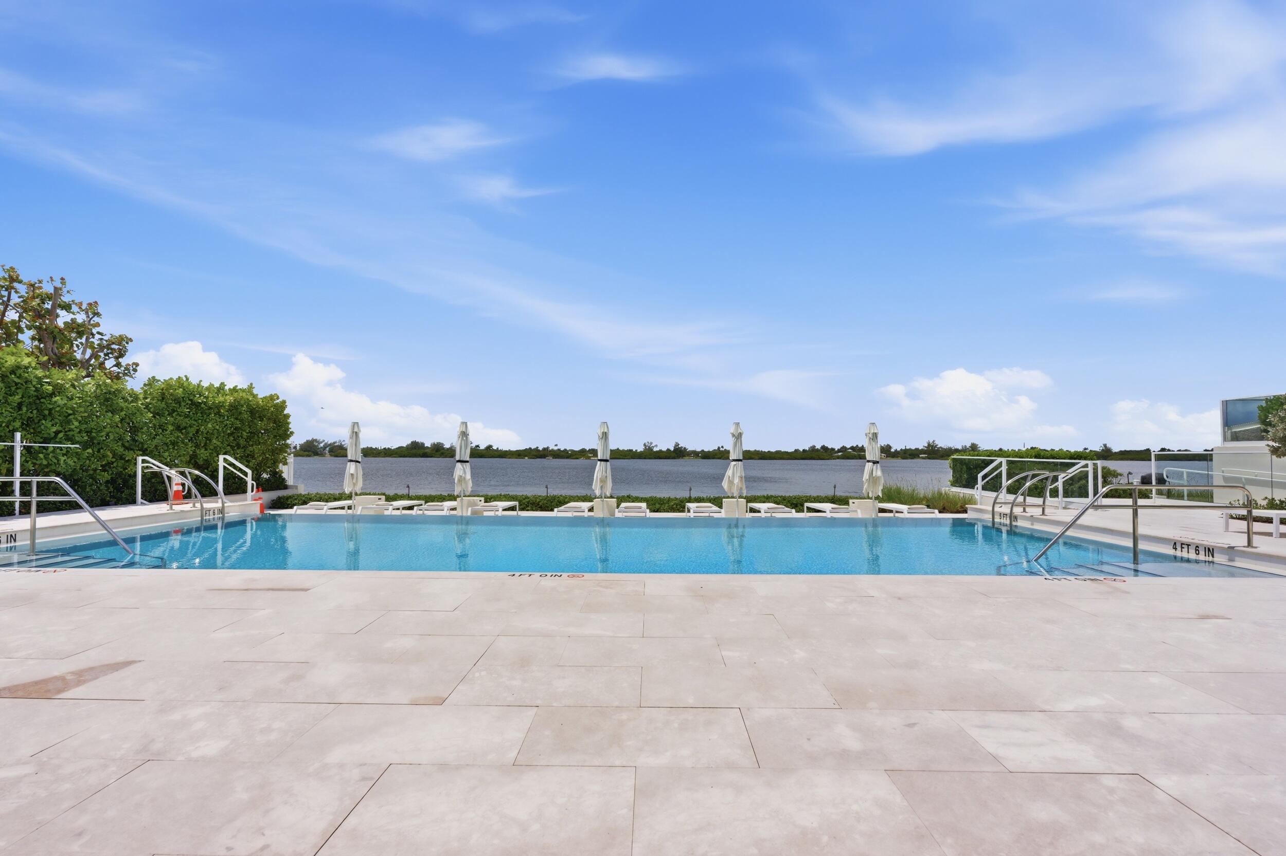 CARLYLE HOUSE CONDO - Residential