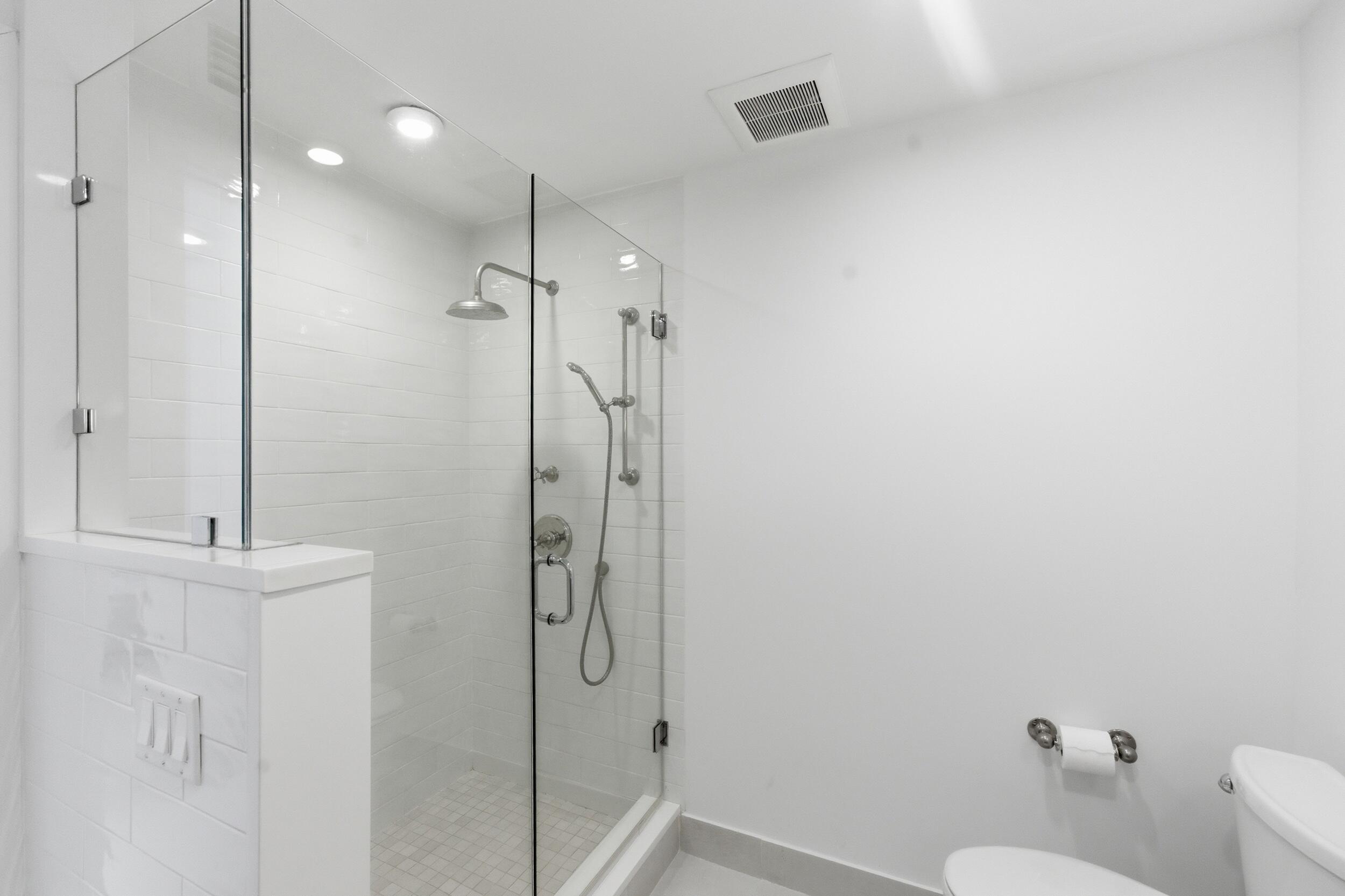 CARLYLE HOUSE CONDO - Residential