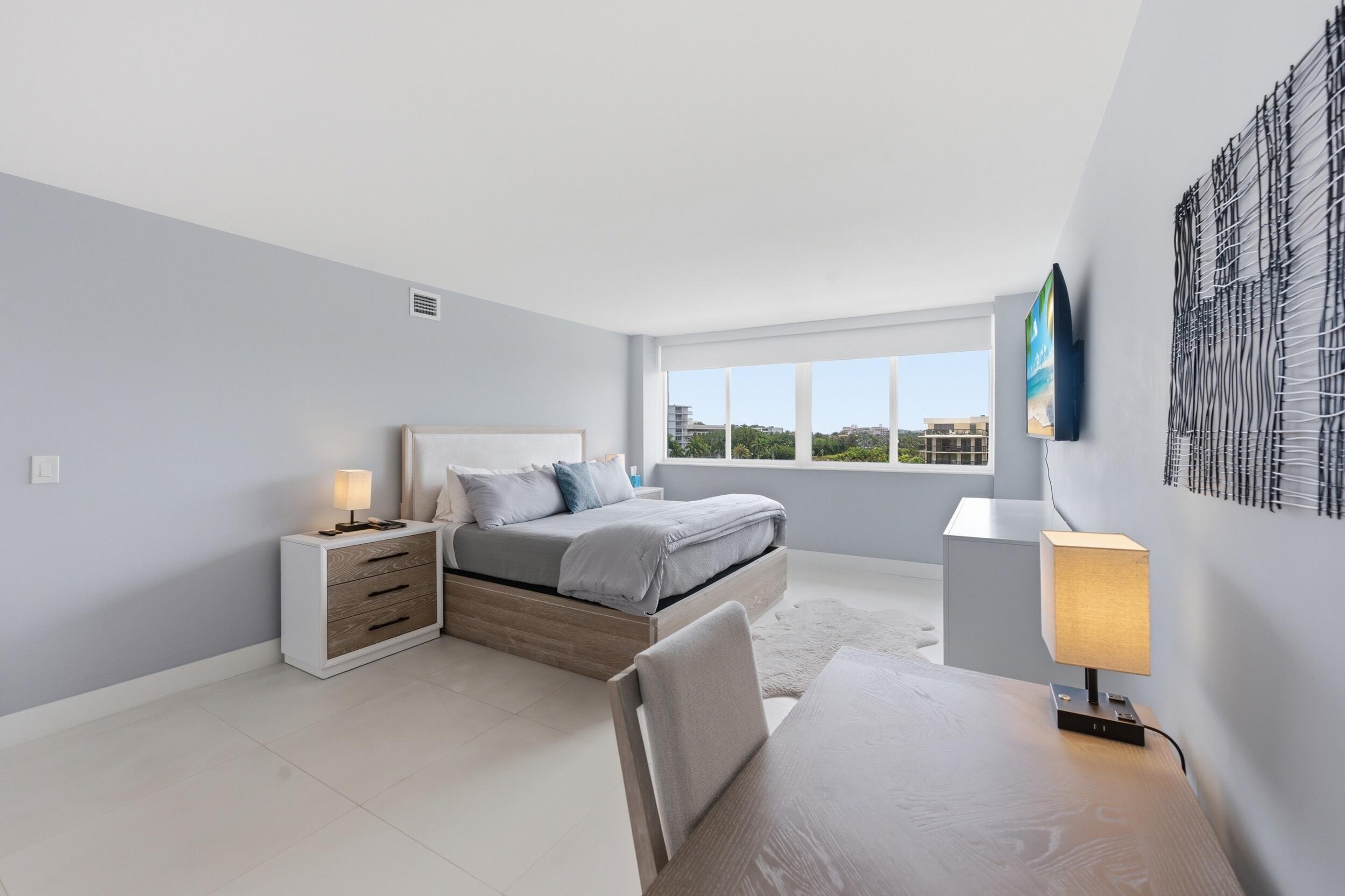 CARLYLE HOUSE CONDO - Residential