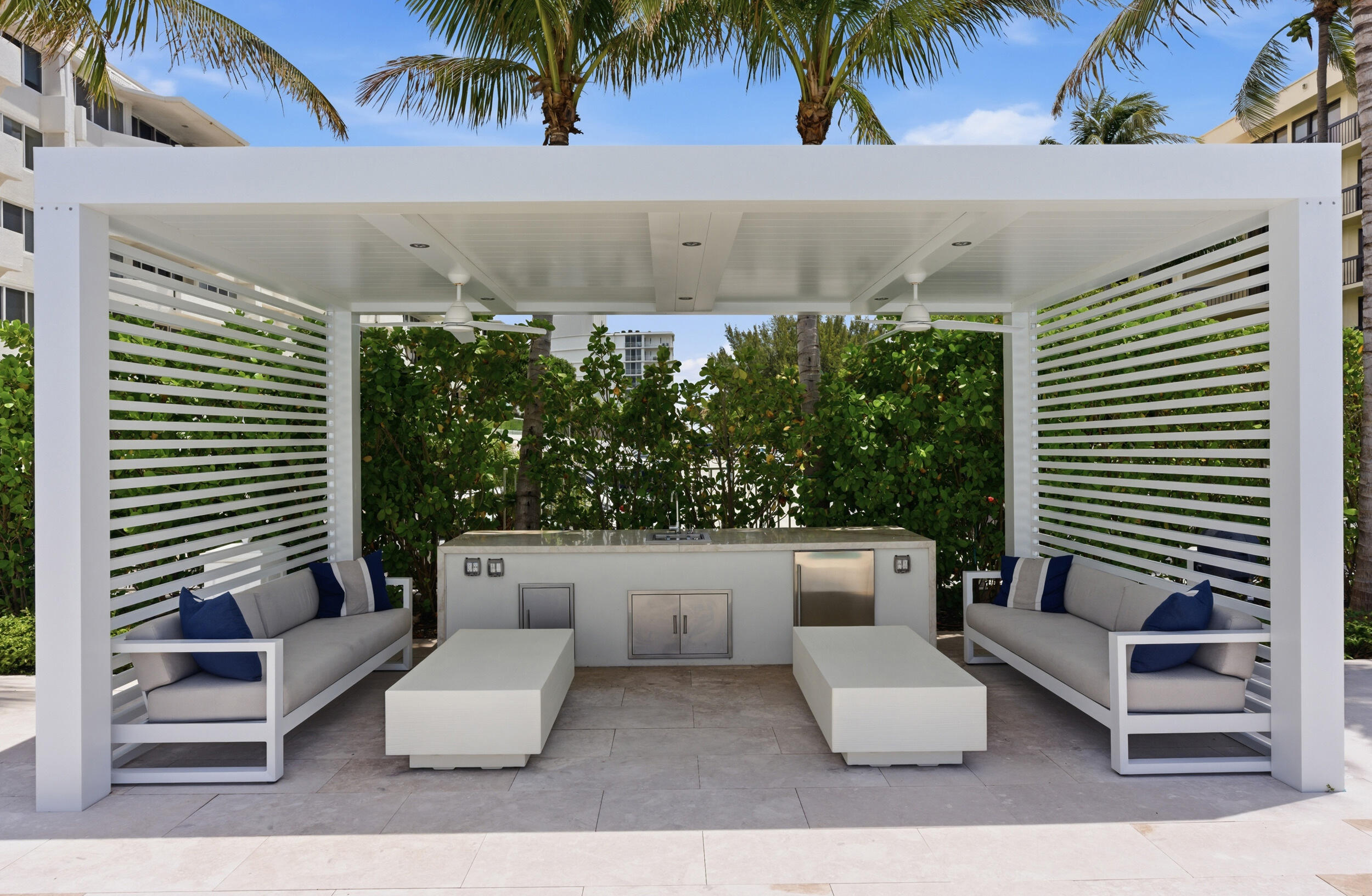 CARLYLE HOUSE CONDO - Residential