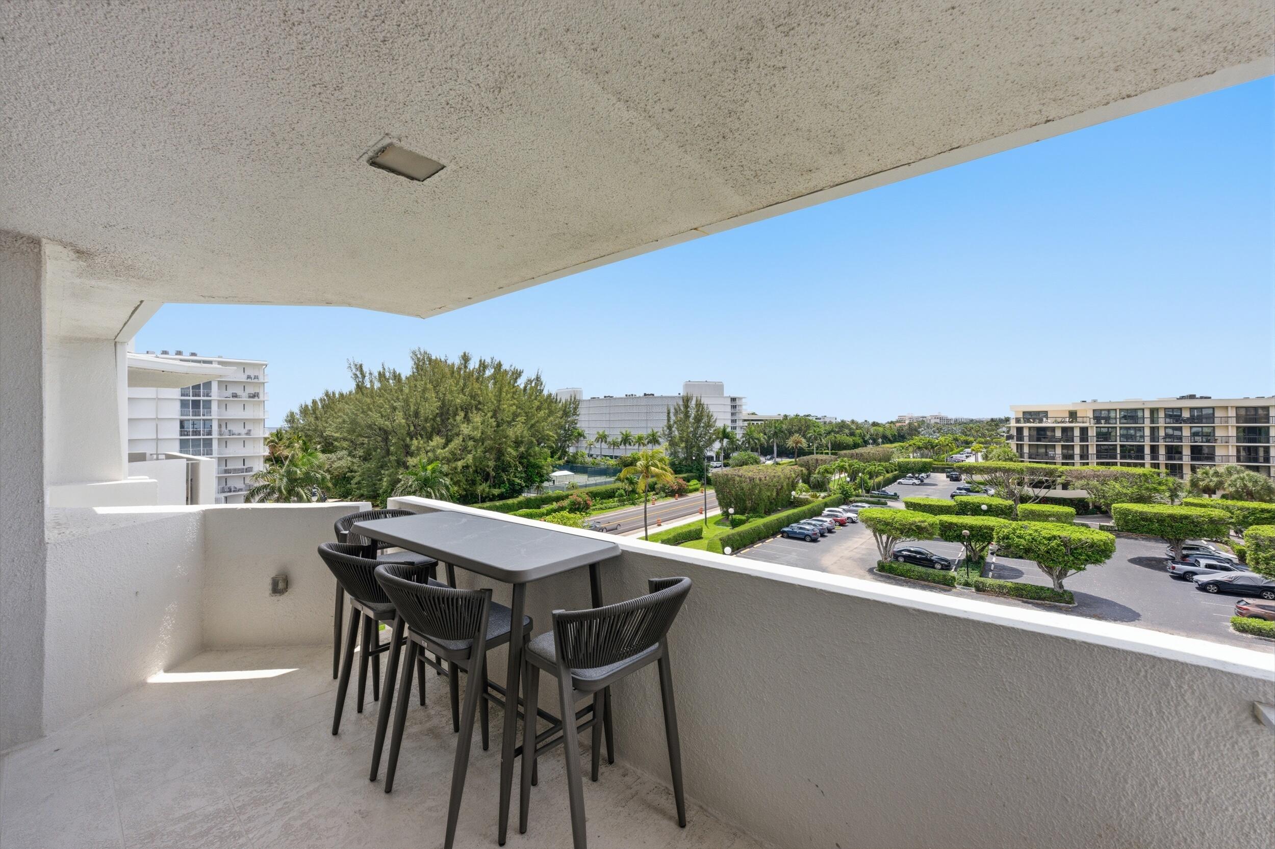 CARLYLE HOUSE CONDO - Residential