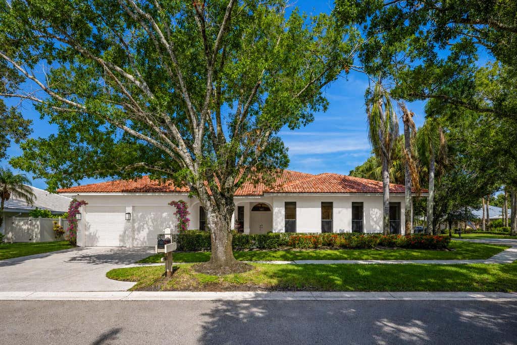 Photo of 18951 Painted Leaf Court, Jupiter, FL 33458 (MLS # B26060346)