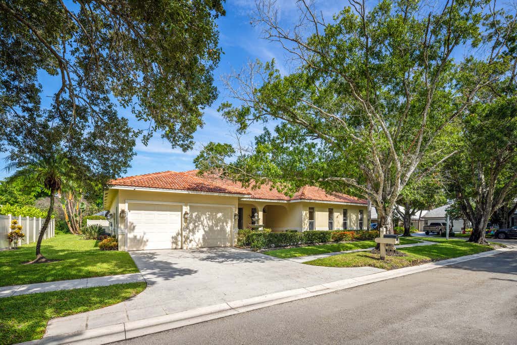 Photo of 18951 Painted Leaf Court, Jupiter, FL 33458 (MLS # B26060346)