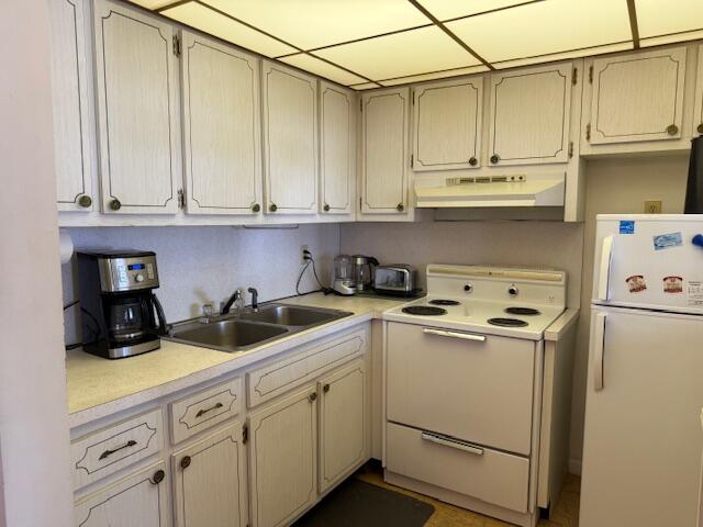 MURRY HILLS APT BLDG CONDO - Residential