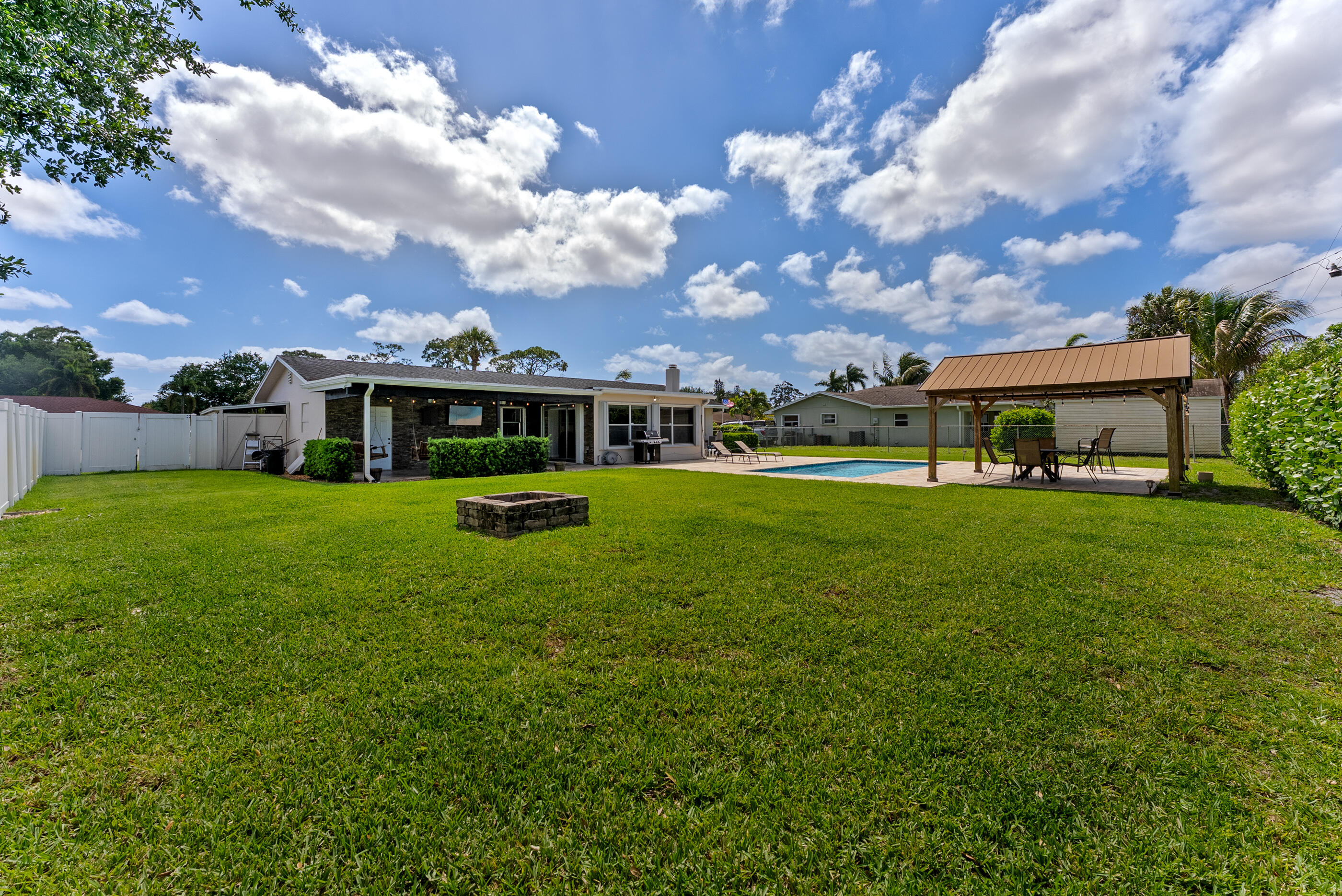 PALM BEACH NATL GOLF AND COUNTRY CLUB ESTATES 1 - Residential