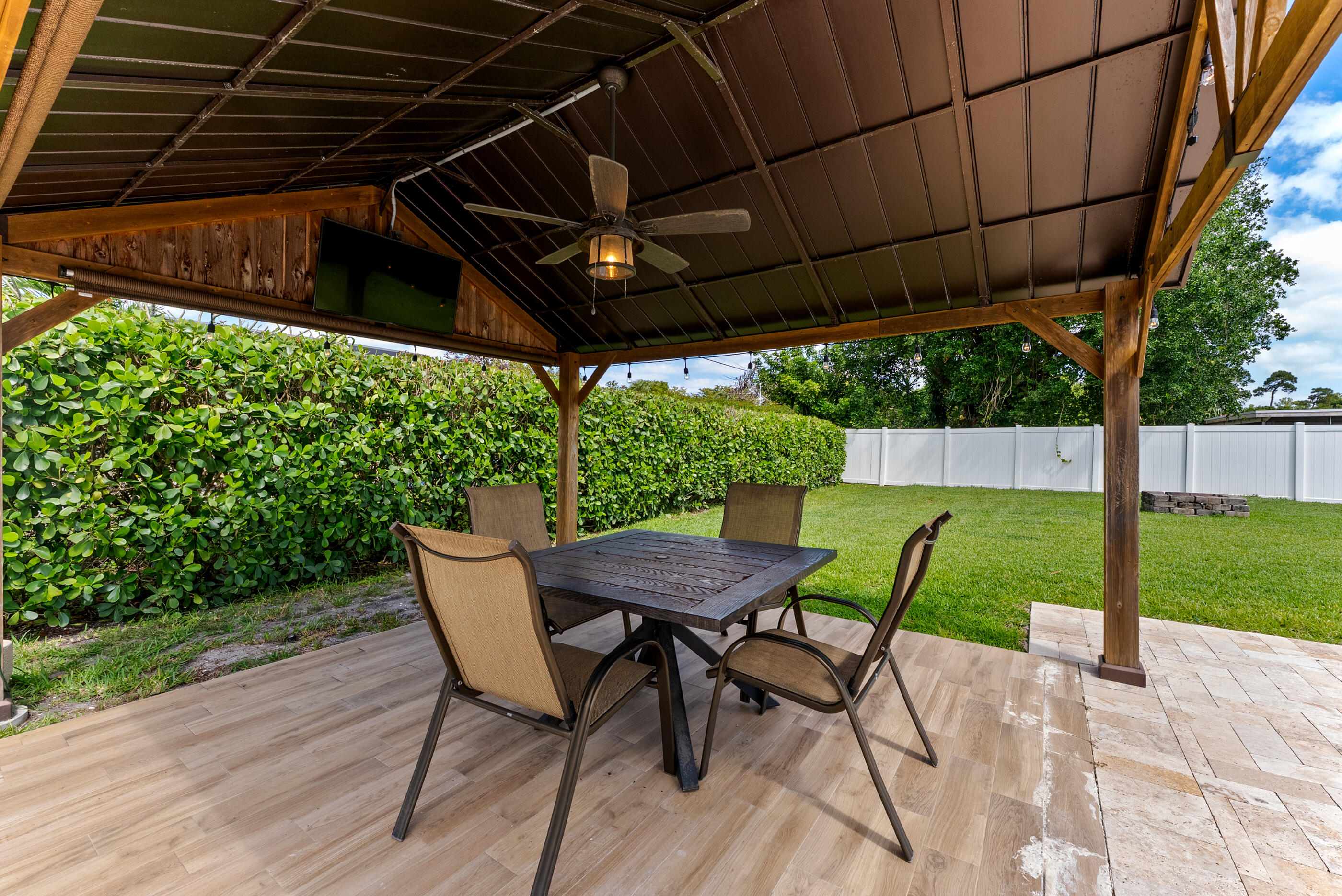 PALM BEACH NATL GOLF AND COUNTRY CLUB ESTATES 1 - Residential