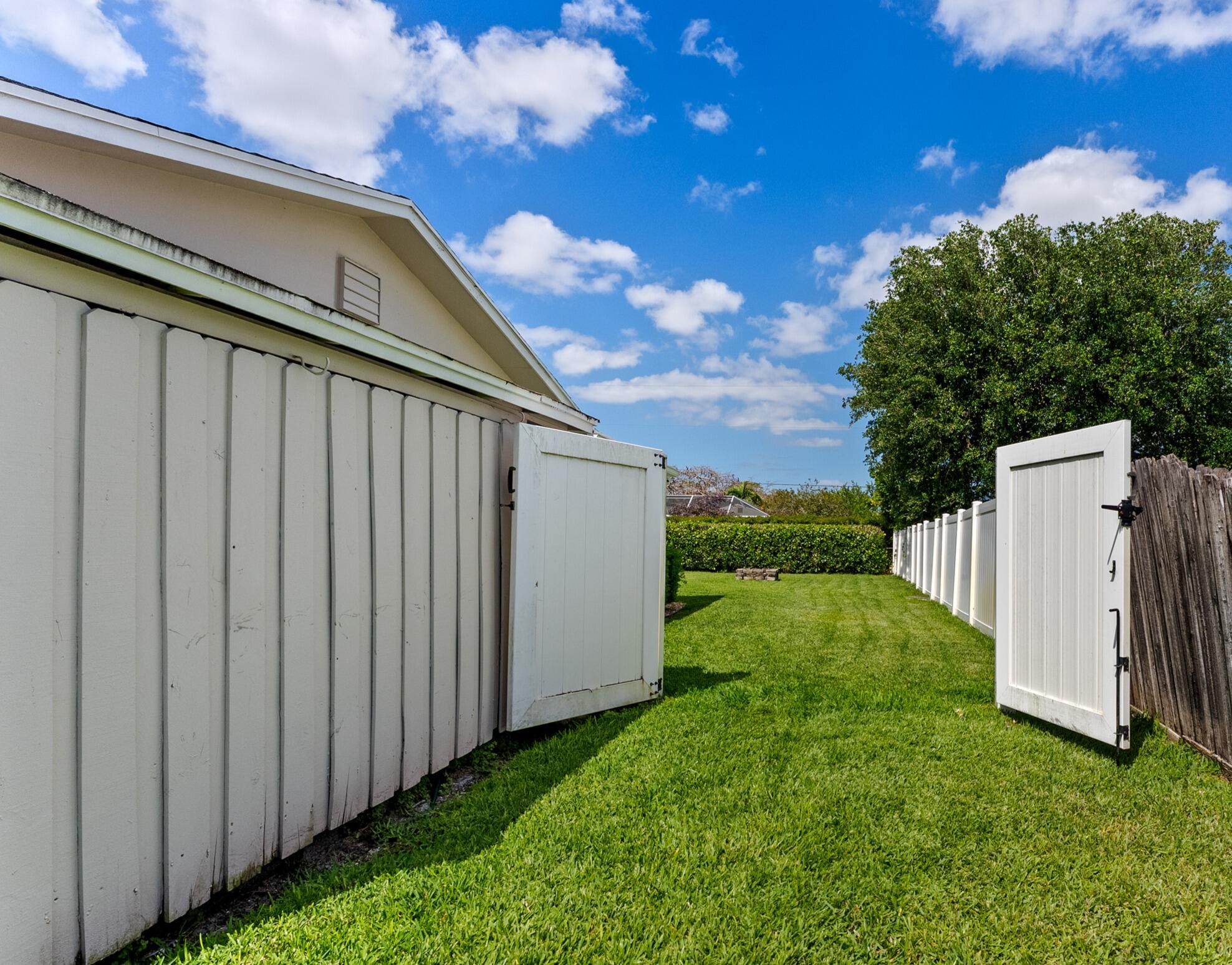 PALM BEACH NATL GOLF AND COUNTRY CLUB ESTATES 1 - Residential