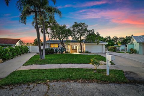 77 Holly Circle Tequesta FL 33469